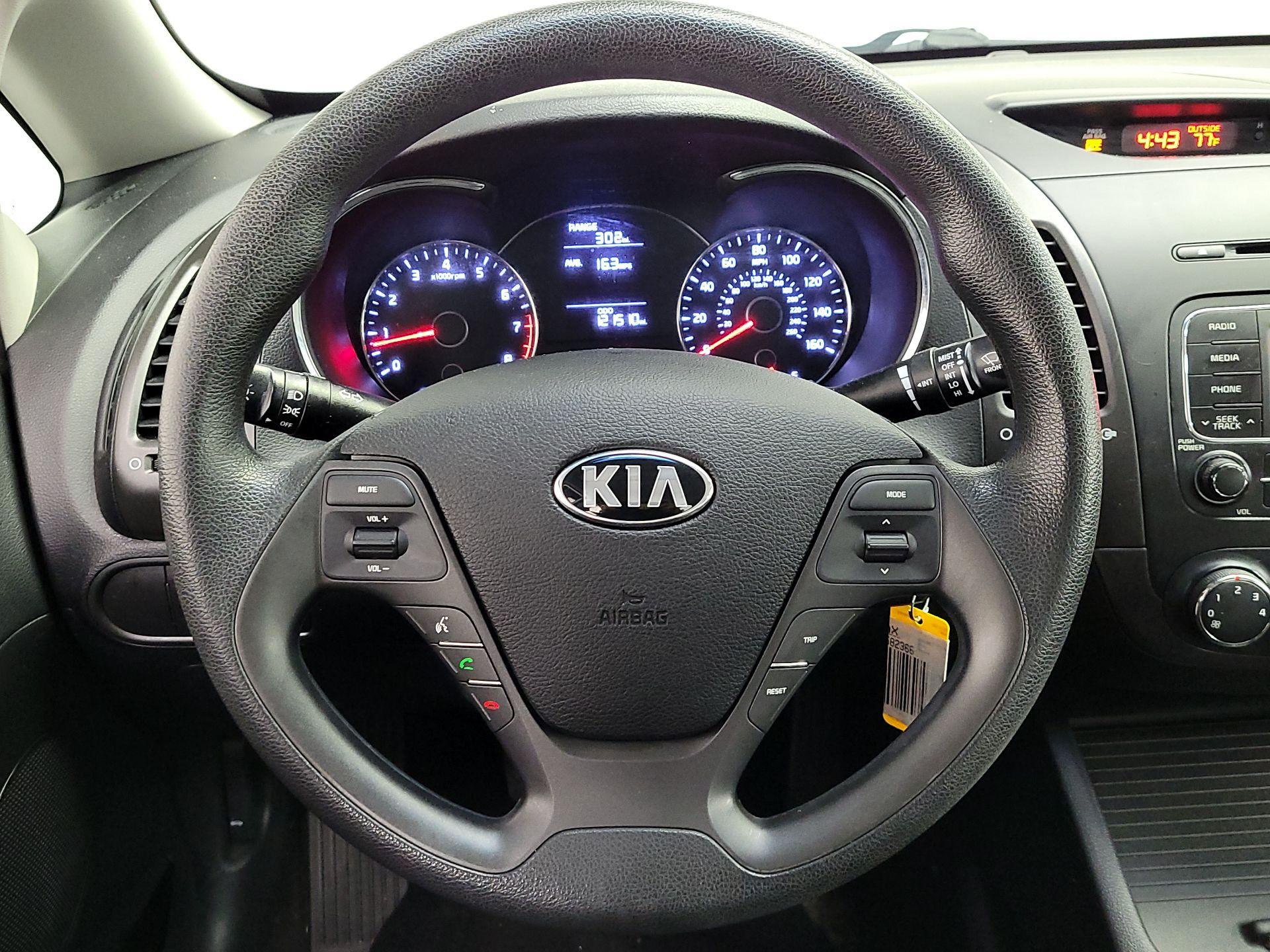 Thumbnail: 2016 Kia Forte - 10