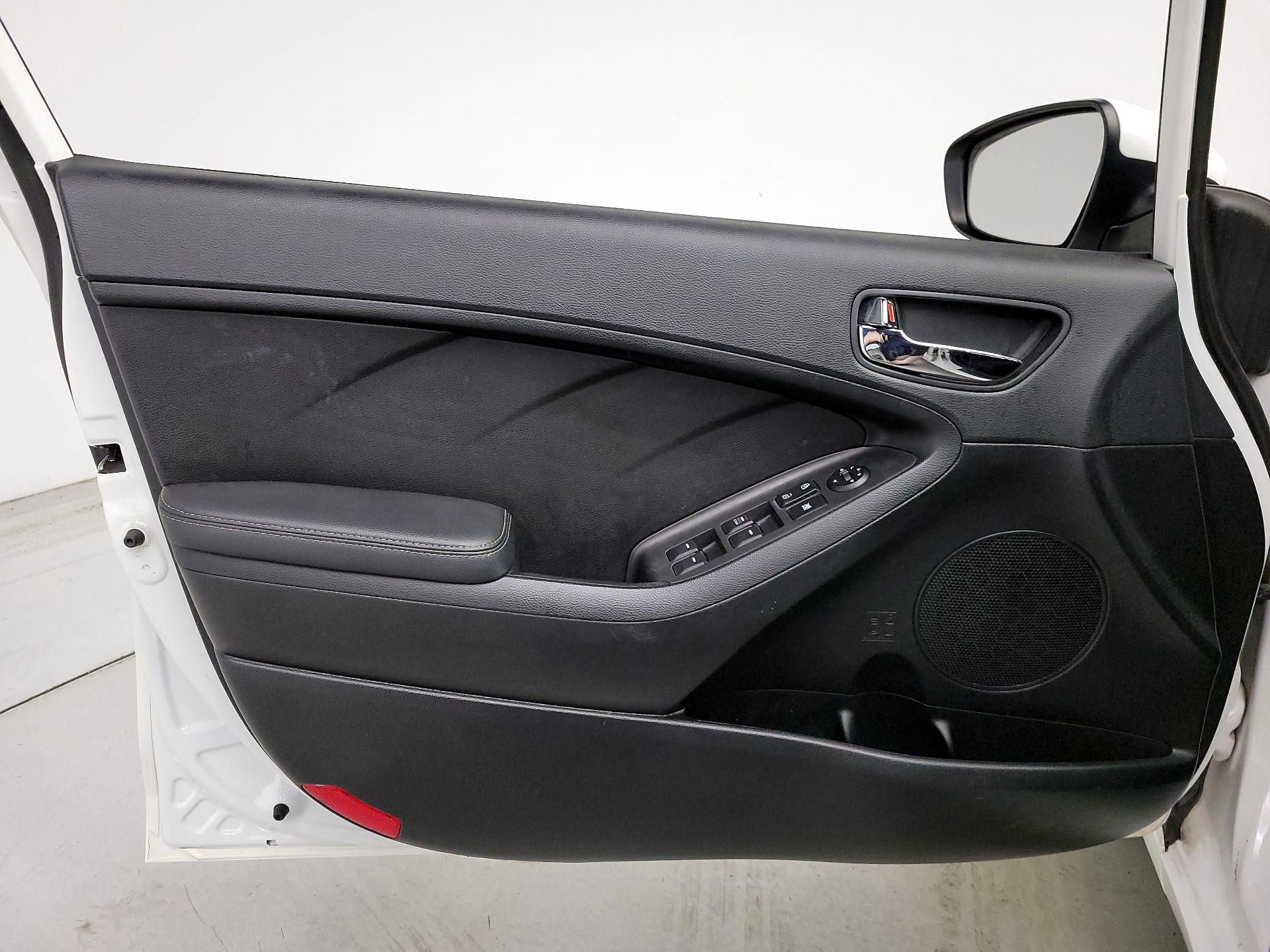 Thumbnail: 2016 Kia Forte - 12