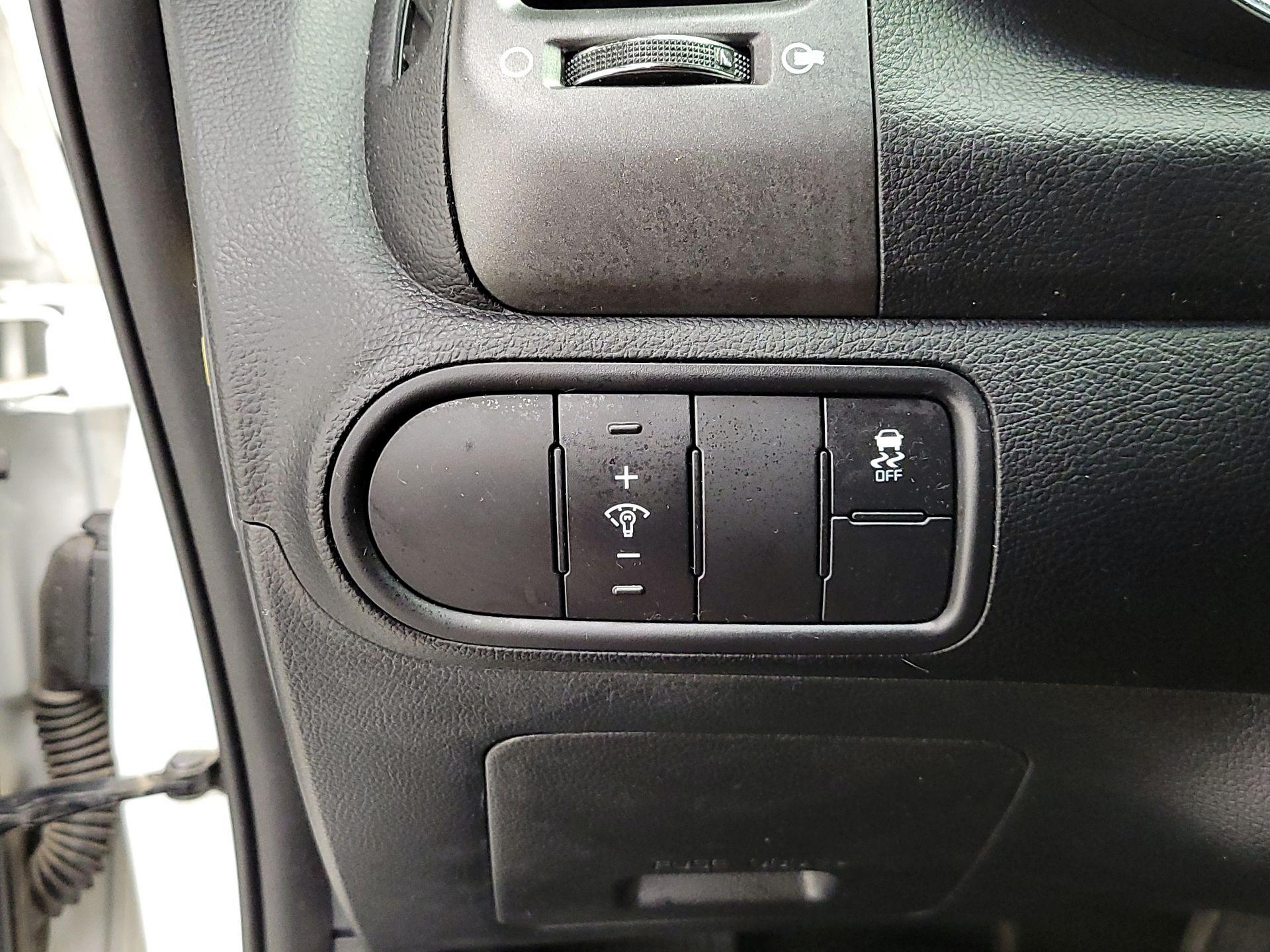 Thumbnail: 2016 Kia Forte - 13