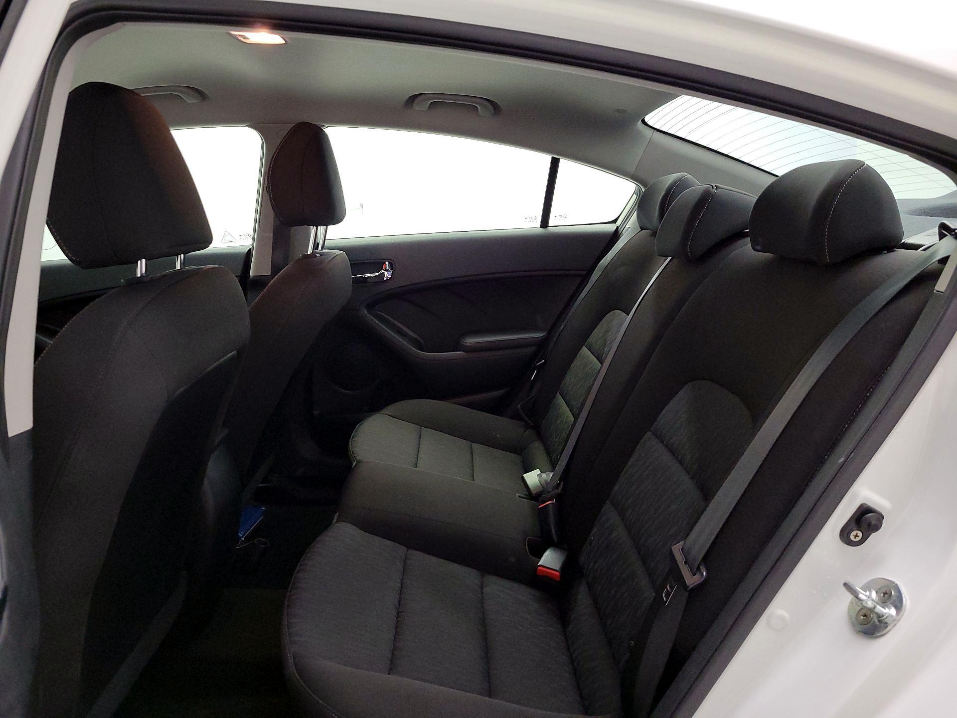 Thumbnail: 2016 Kia Forte - 18