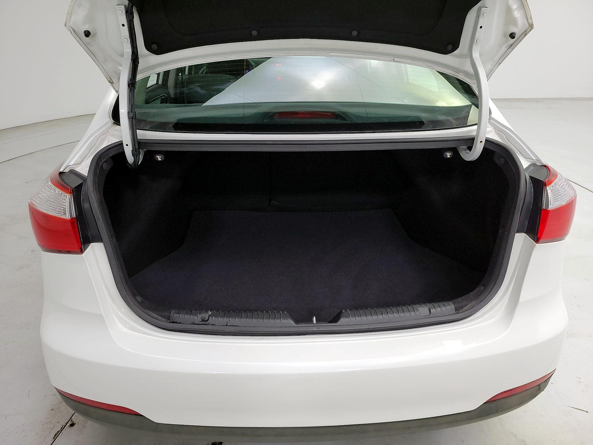 Thumbnail: 2016 Kia Forte - 19