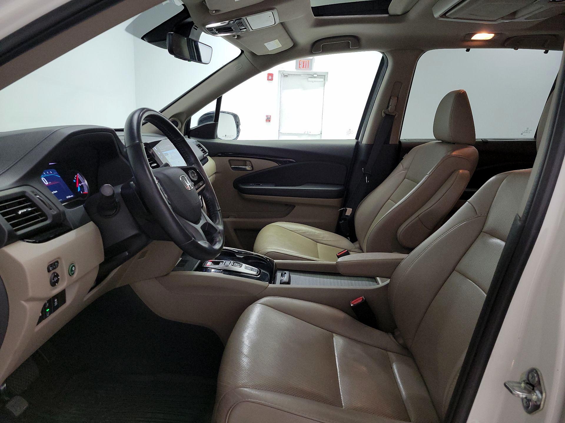 Thumbnail: 2019 Honda Pilot - 11