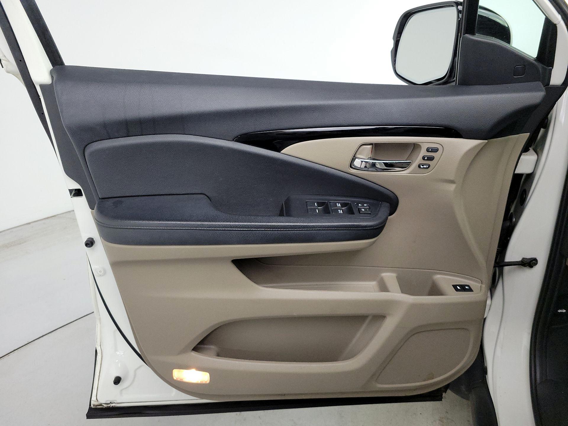 Thumbnail: 2019 Honda Pilot - 12