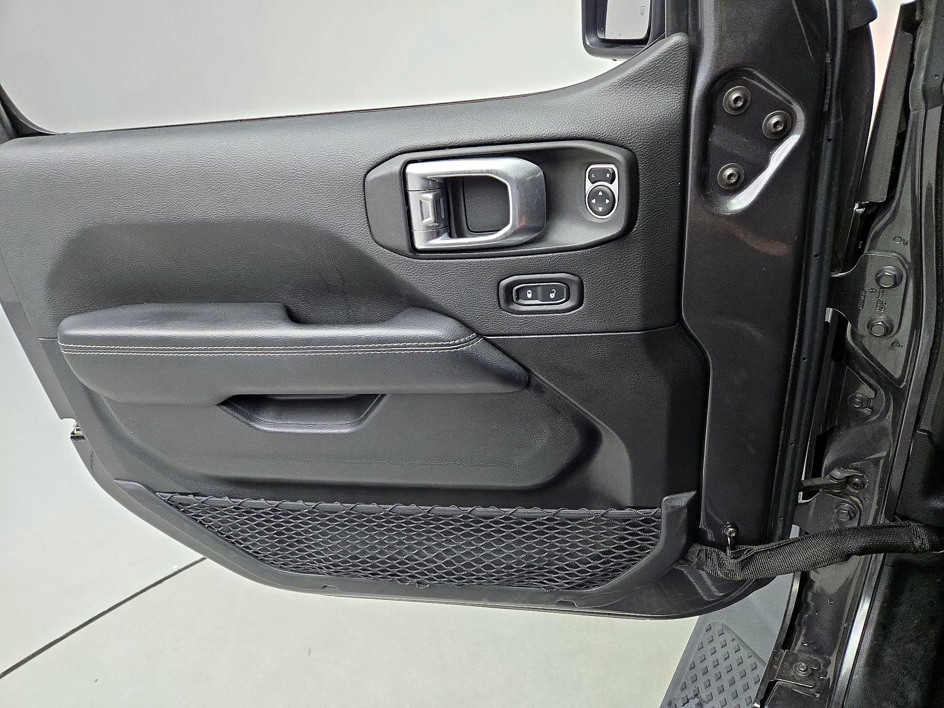 Thumbnail: 2021 Jeep Gladiator - 12
