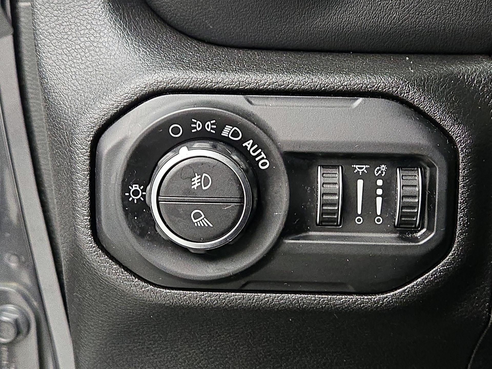 Thumbnail: 2021 Jeep Gladiator - 13