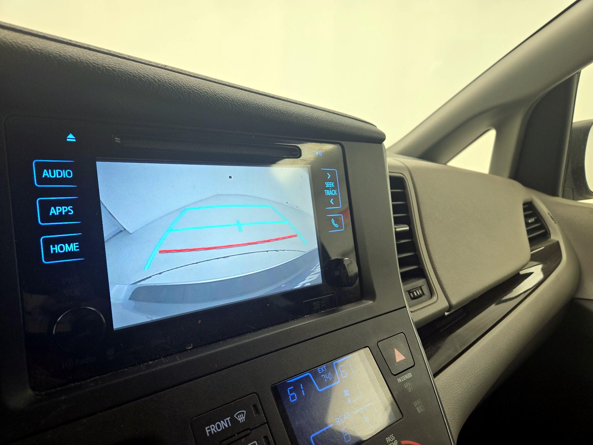 Thumbnail: 2017 Toyota Sienna - 14