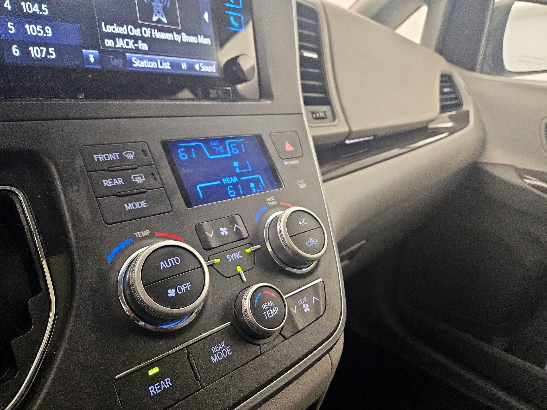 Thumbnail: 2017 Toyota Sienna - 16