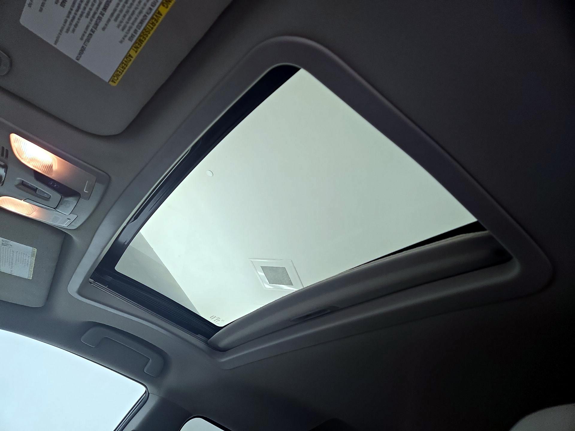 Thumbnail: 2017 Toyota Sienna - 18