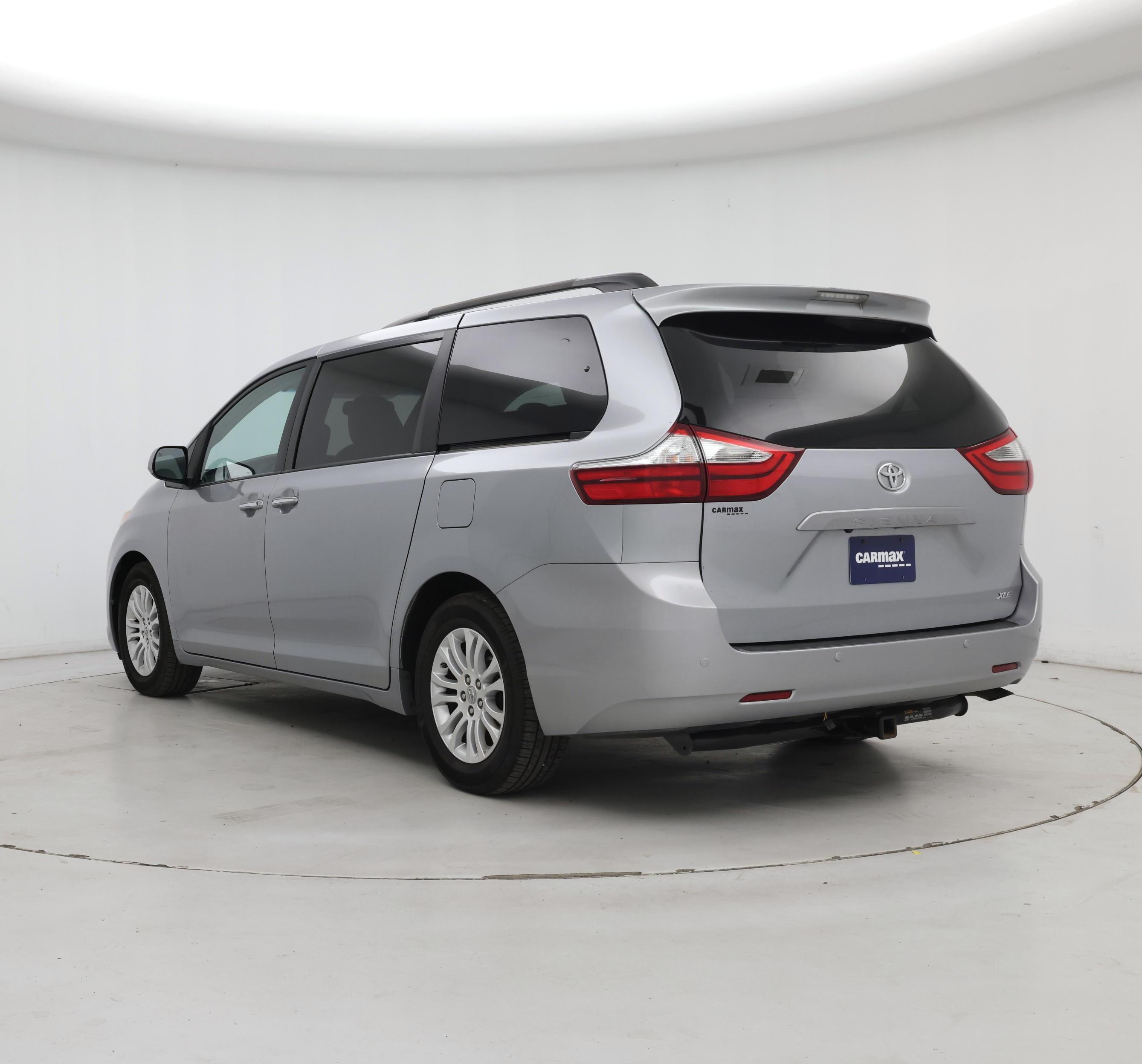 Thumbnail: 2017 Toyota Sienna - 2