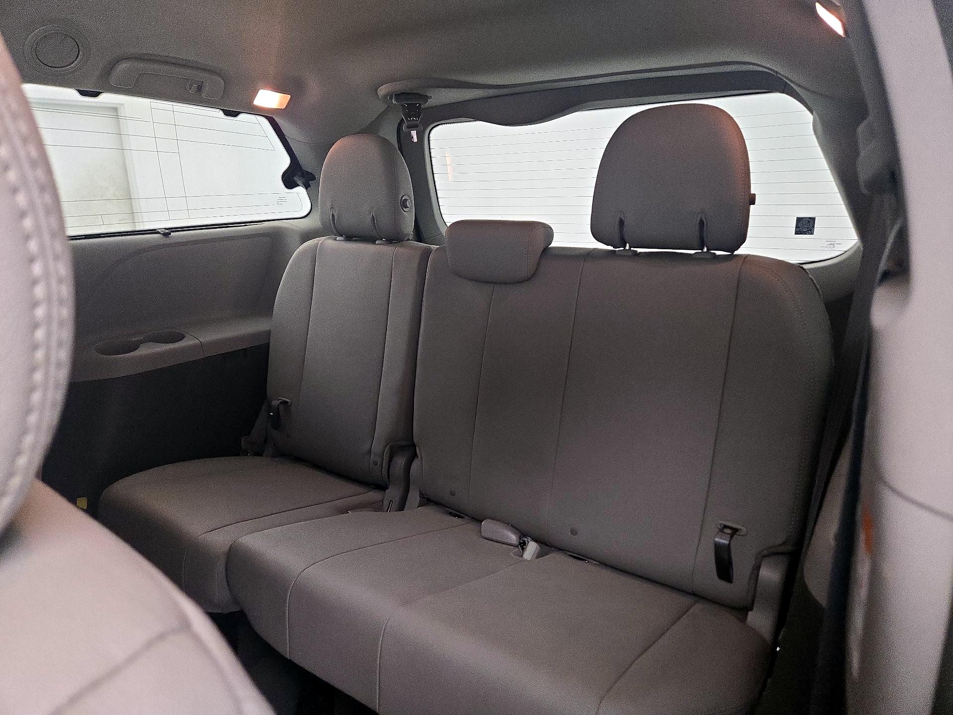 Thumbnail: 2017 Toyota Sienna - 20