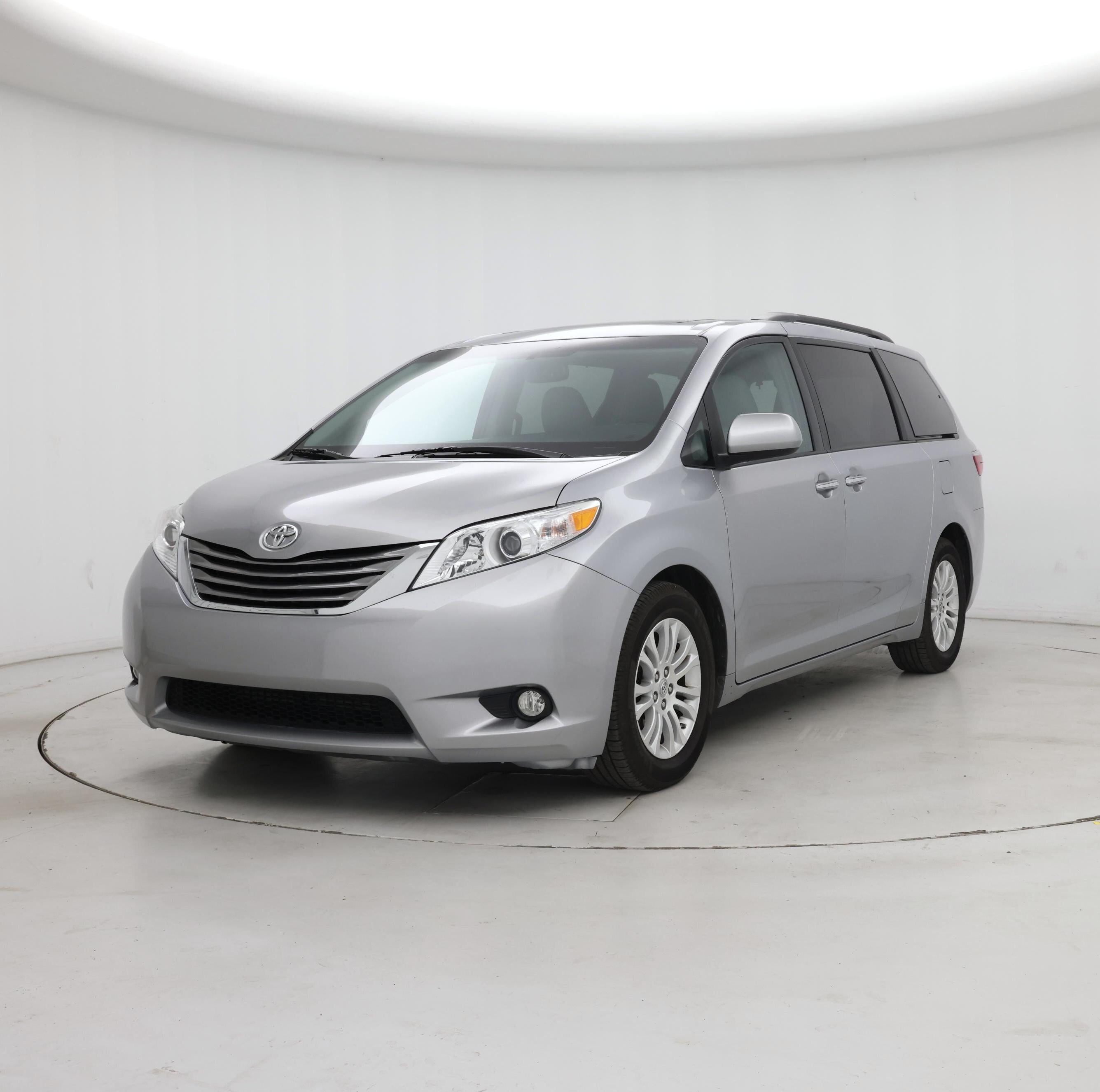 Thumbnail: 2017 Toyota Sienna - 4