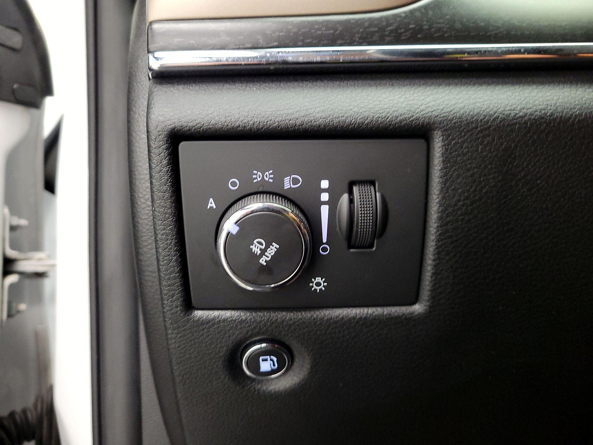 Thumbnail: 2015 Jeep Grand Cherokee - 13
