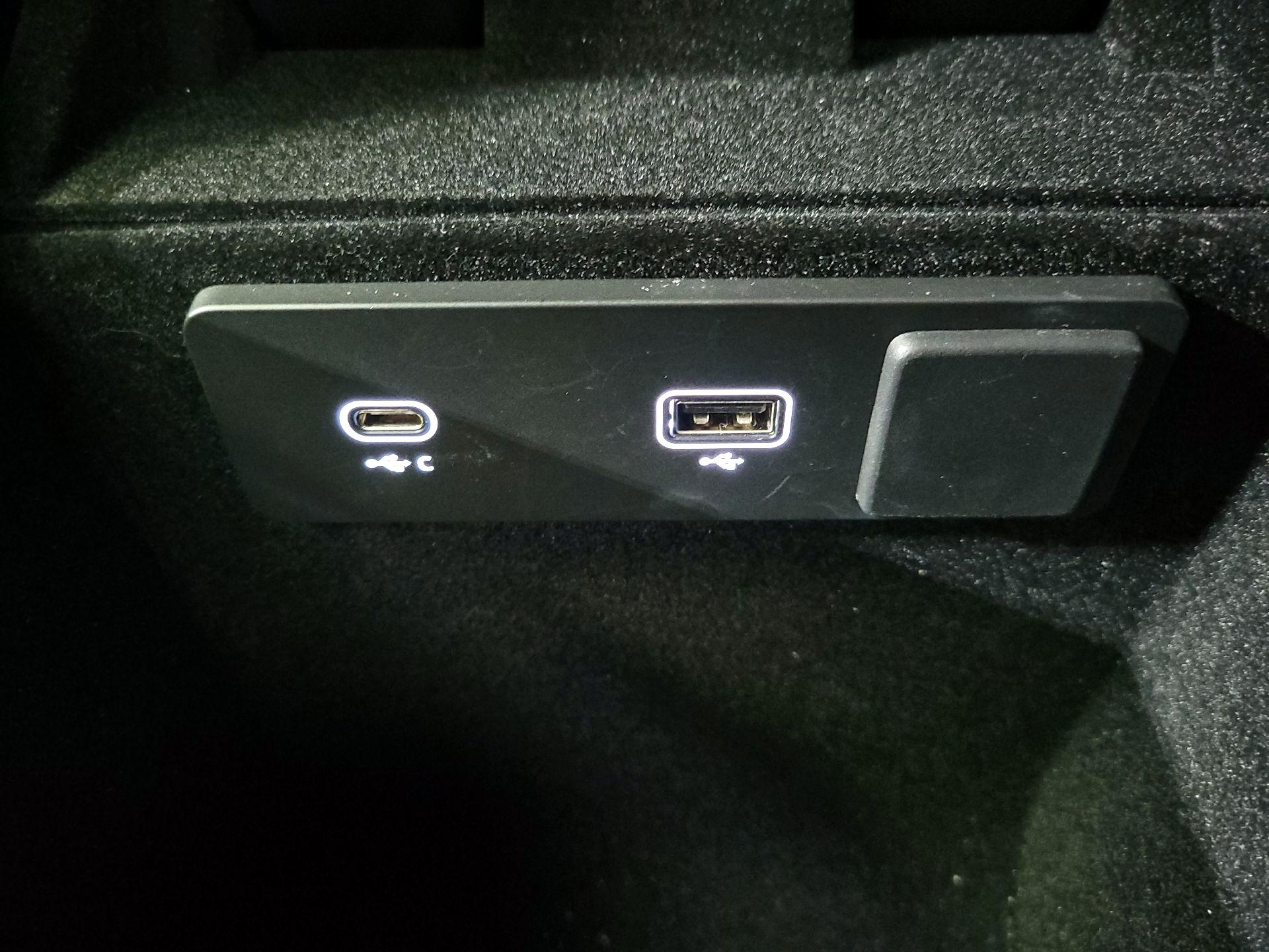 Thumbnail: 2023 Land Rover Range Rover Velar - 19