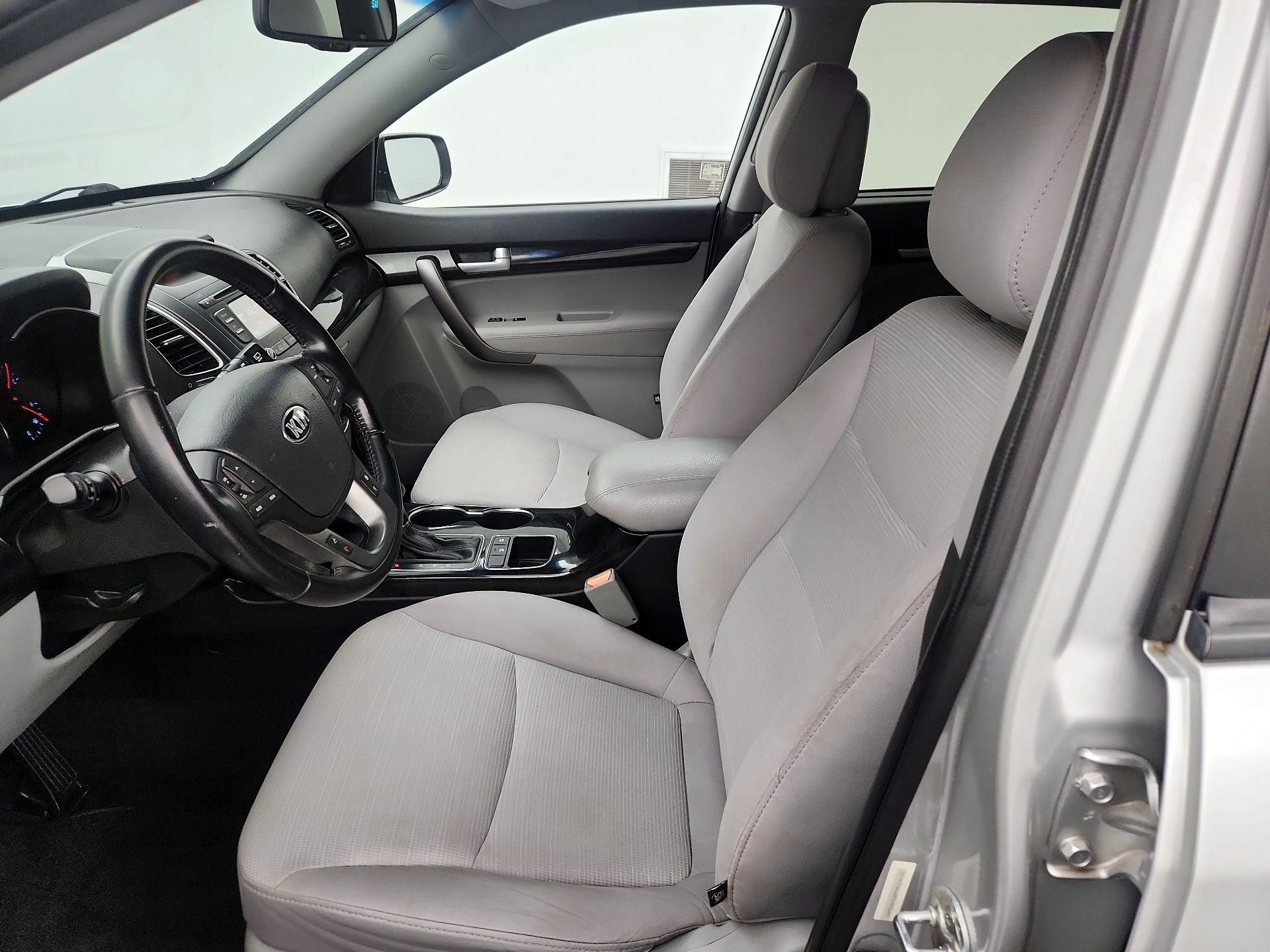 Thumbnail: 2015 Kia Sorento - 11