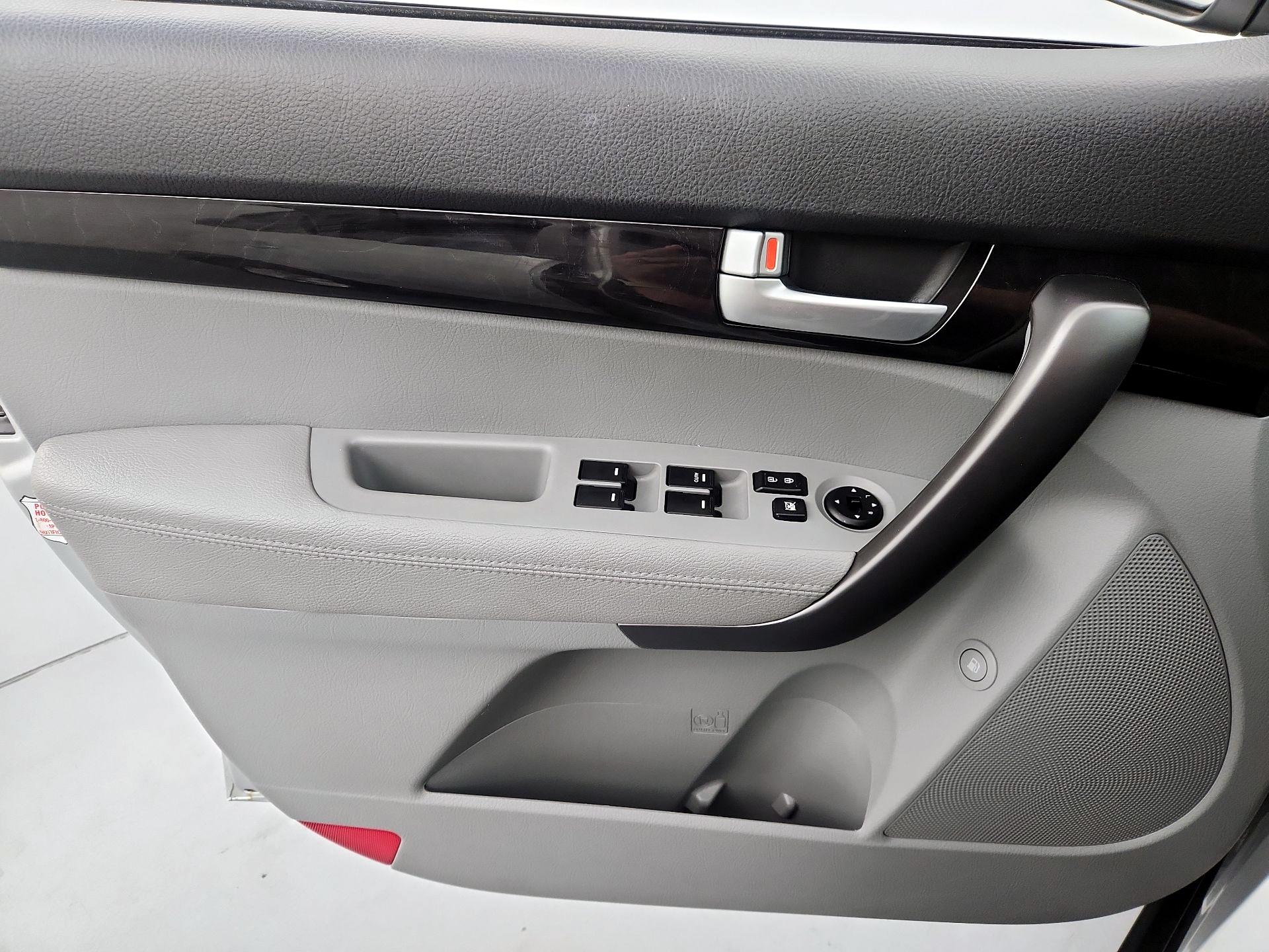 Thumbnail: 2015 Kia Sorento - 12