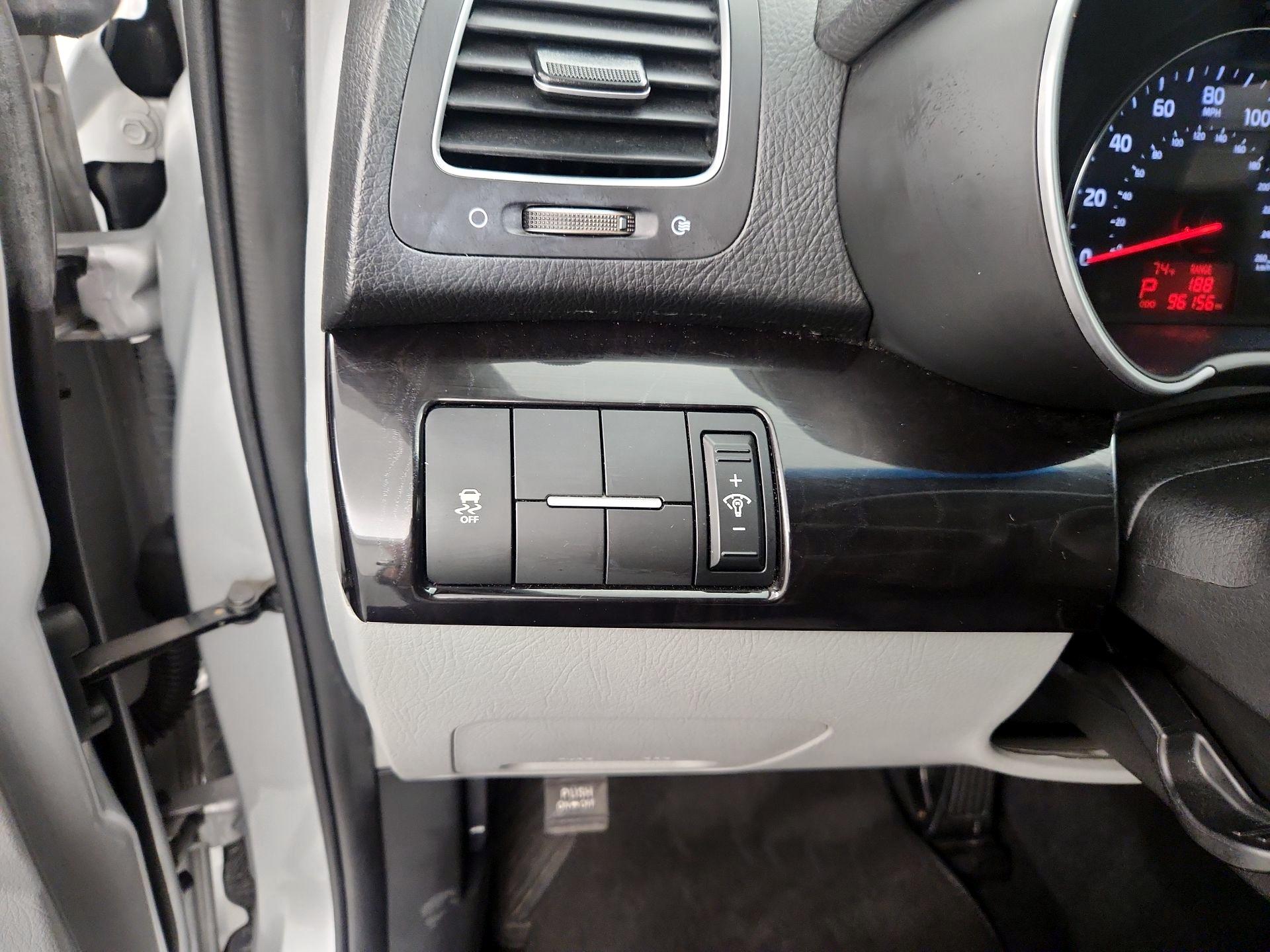 Thumbnail: 2015 Kia Sorento - 13