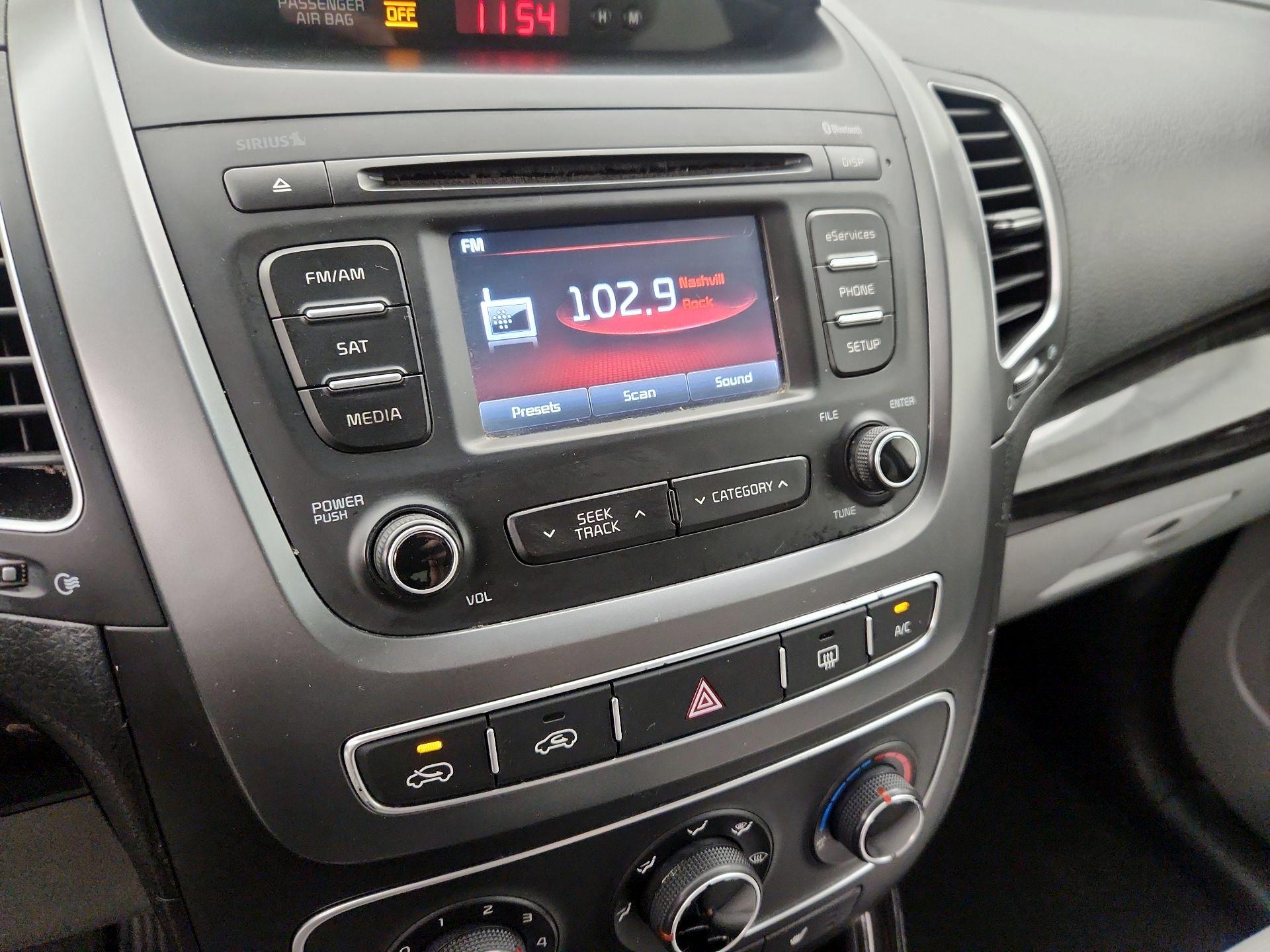 Thumbnail: 2015 Kia Sorento - 15