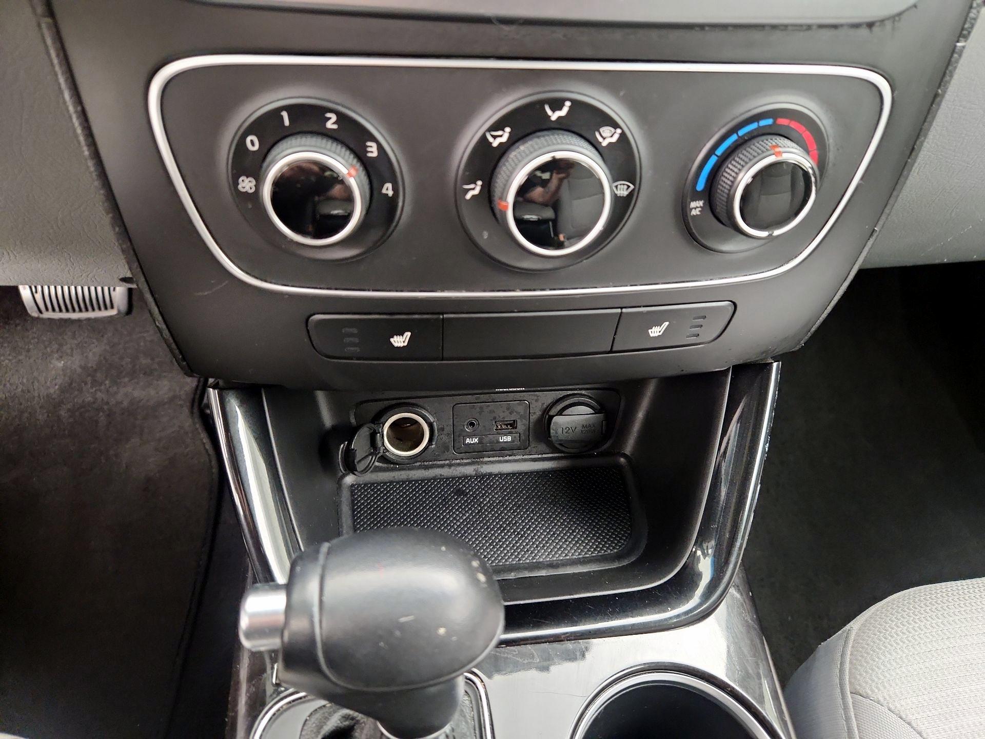 Thumbnail: 2015 Kia Sorento - 16