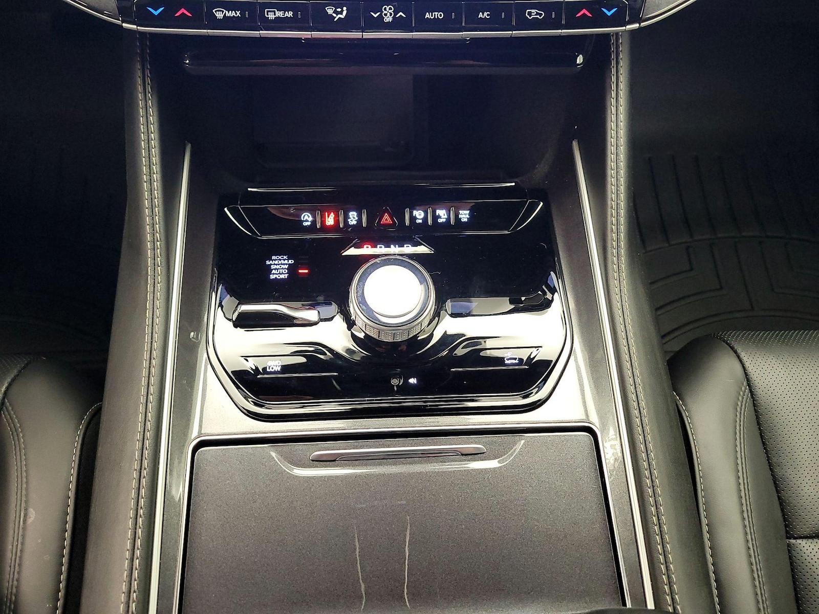 2024 Jeep Wagoneer L Series I - Photo 19