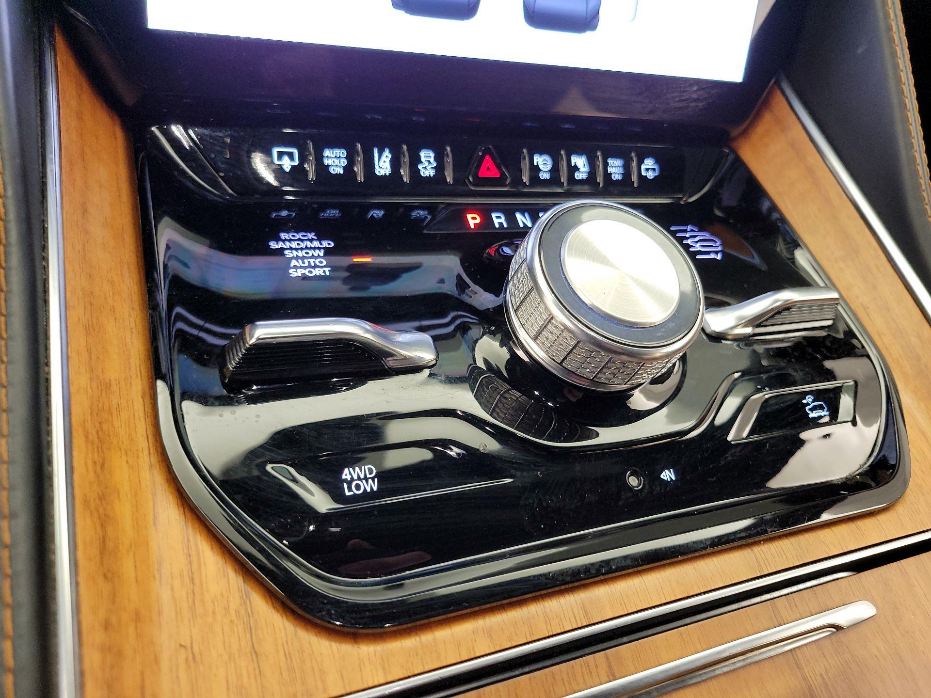 Thumbnail: 2022 Jeep Grand Wagoneer - 18
