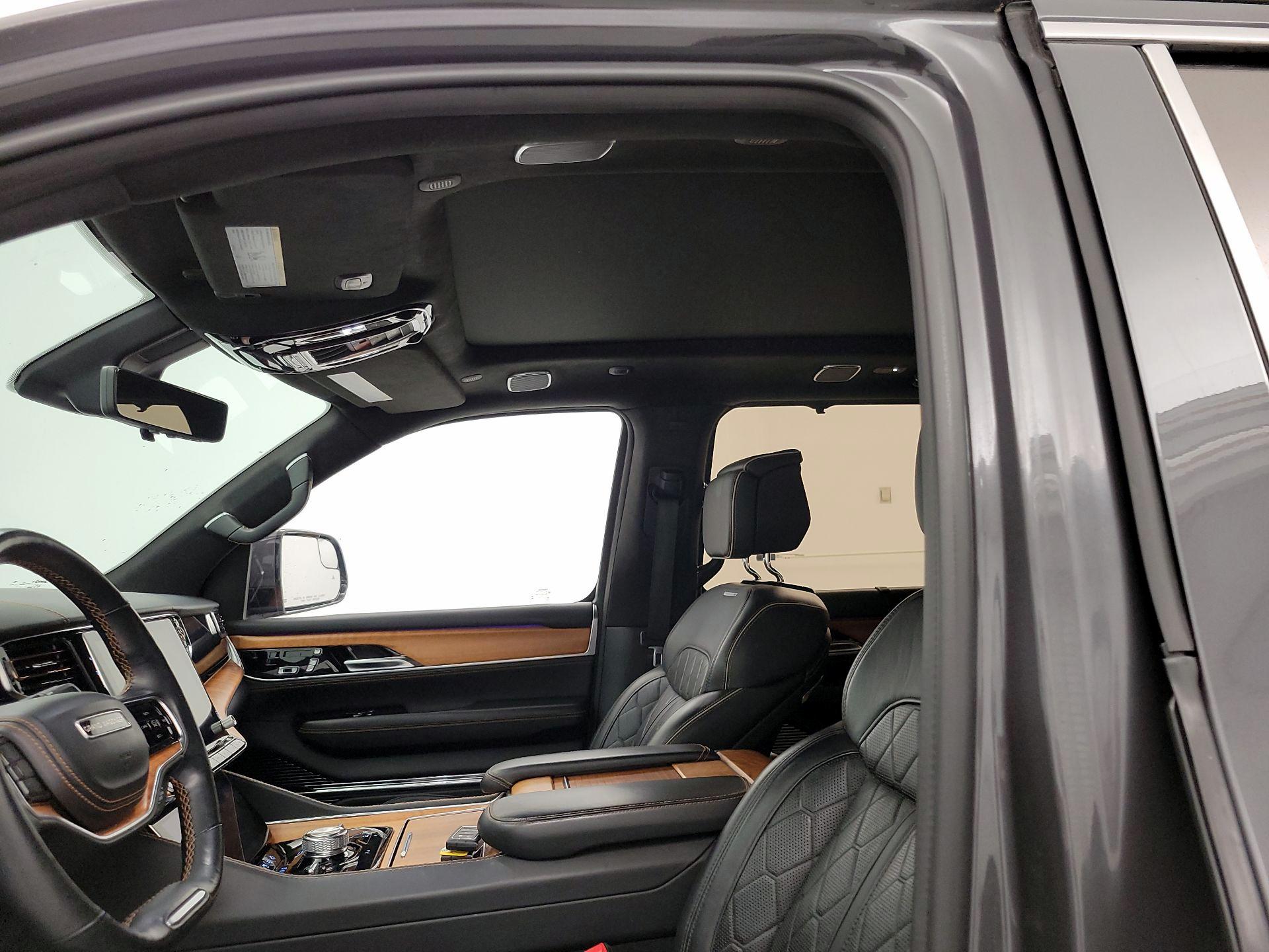 Thumbnail: 2022 Jeep Grand Wagoneer - 19