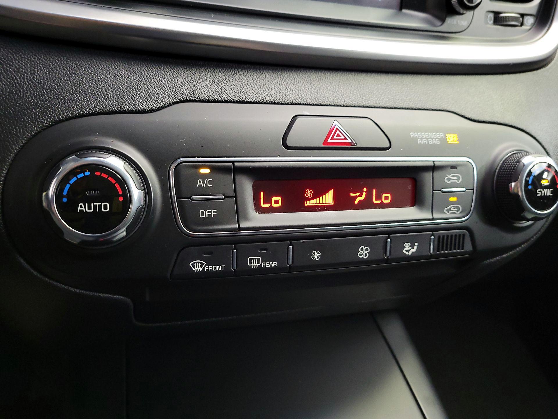 Thumbnail: 2019 Kia Sorento - 16