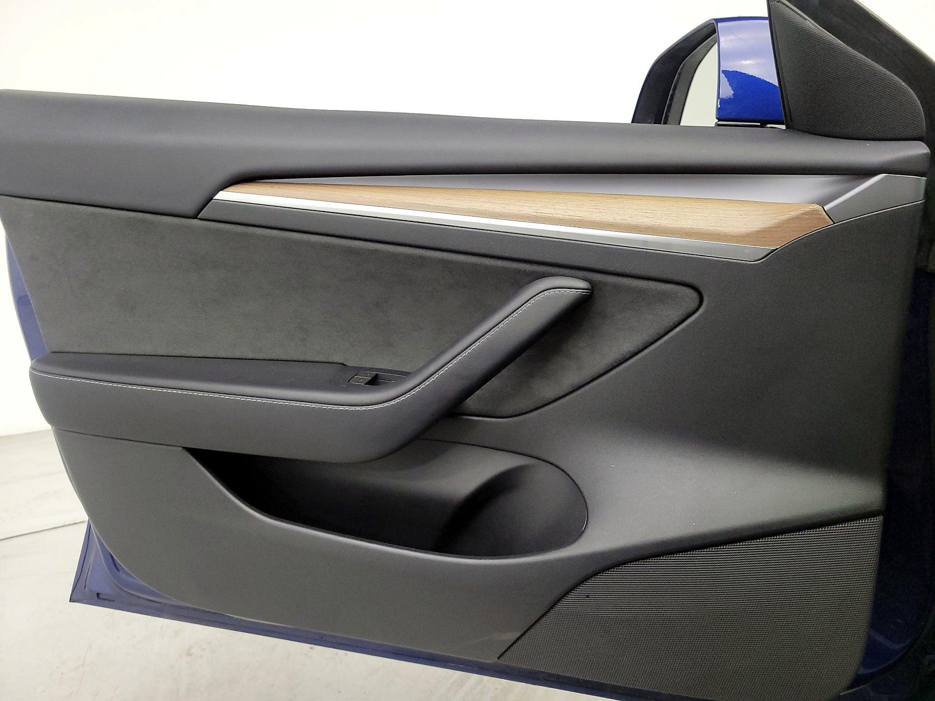 Thumbnail: 2023 Tesla Model 3 - 12