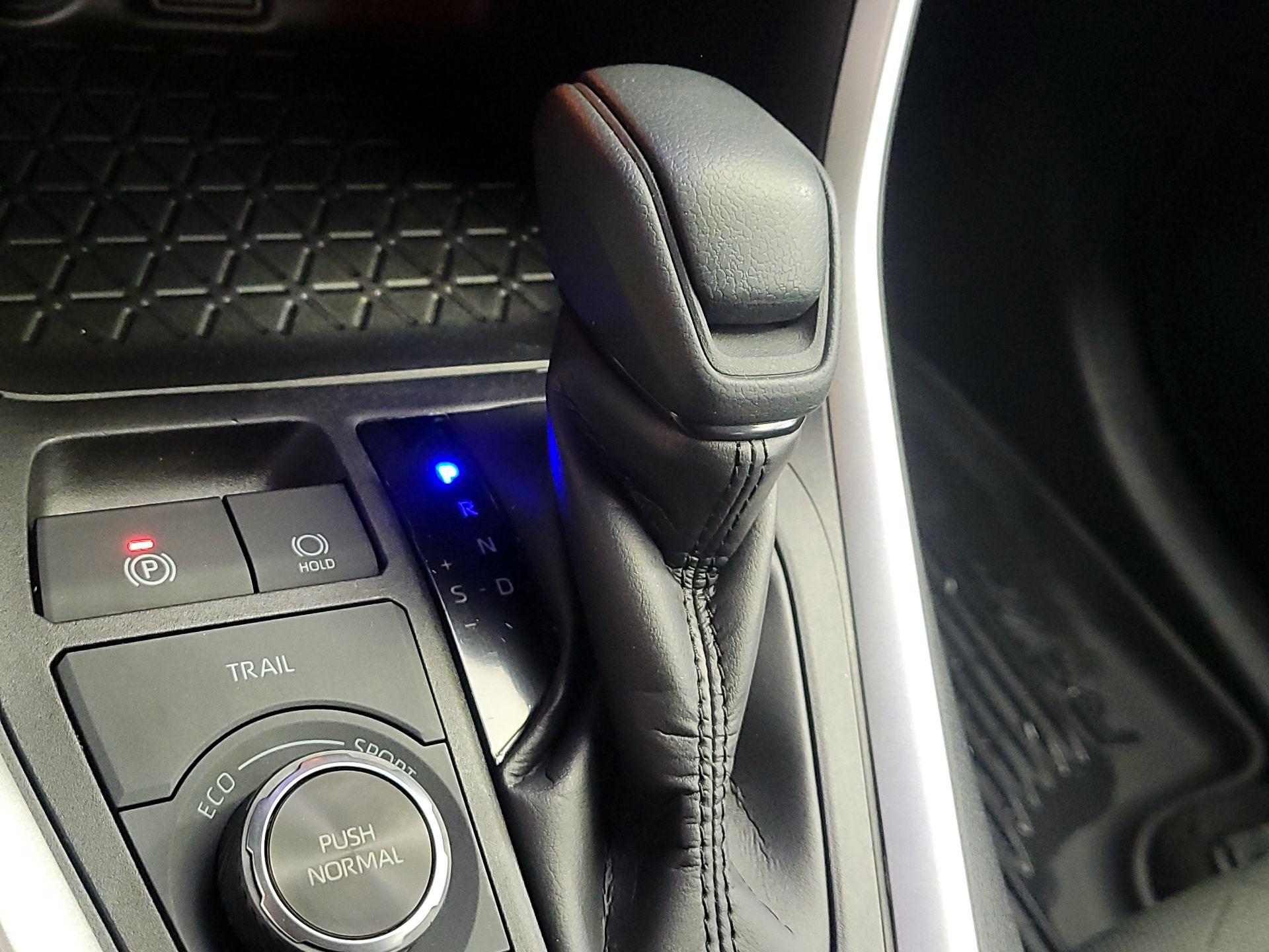 Thumbnail: 2023 Toyota RAV4 - 17