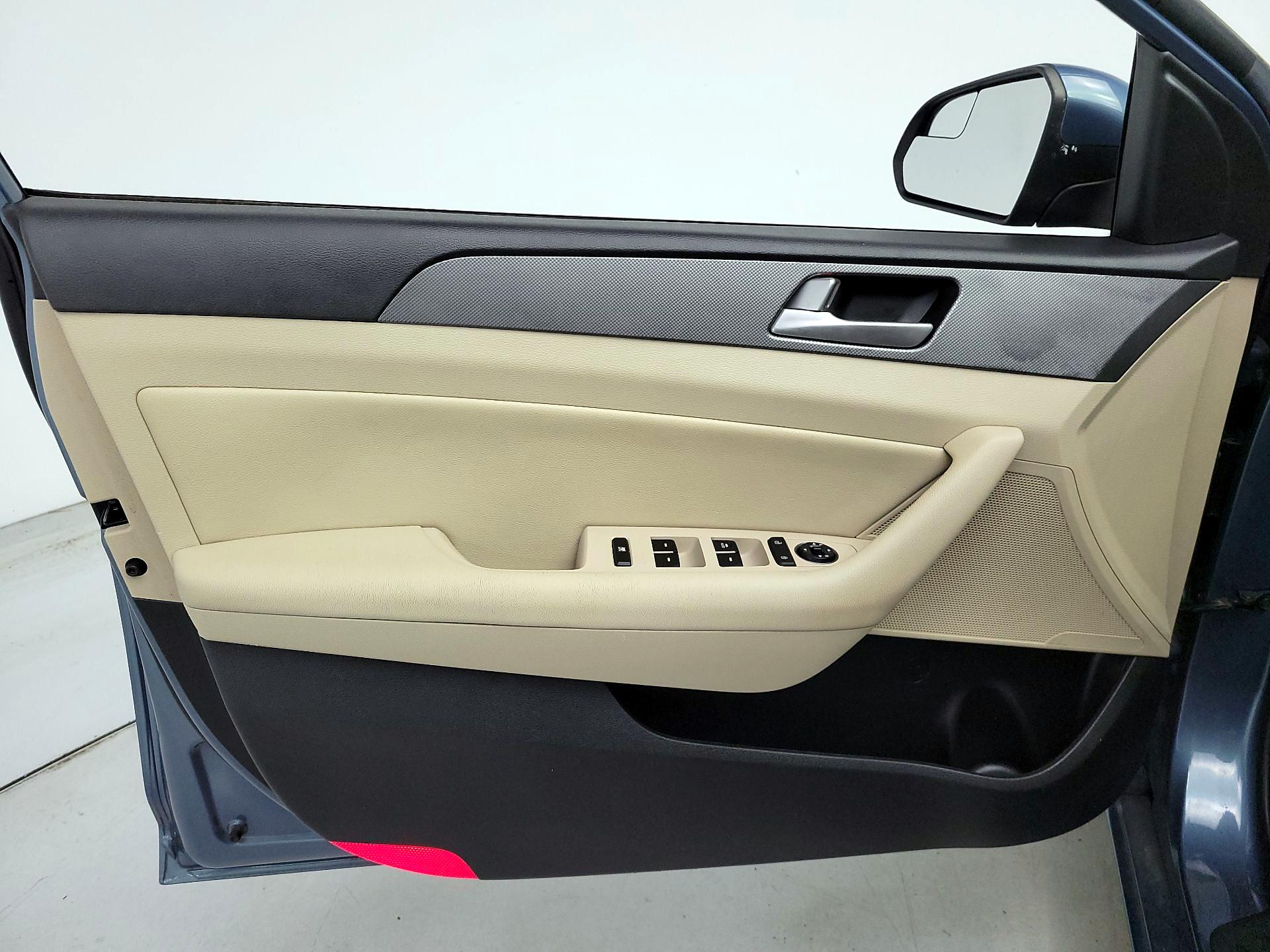 Thumbnail: 2015 Hyundai Sonata - 12