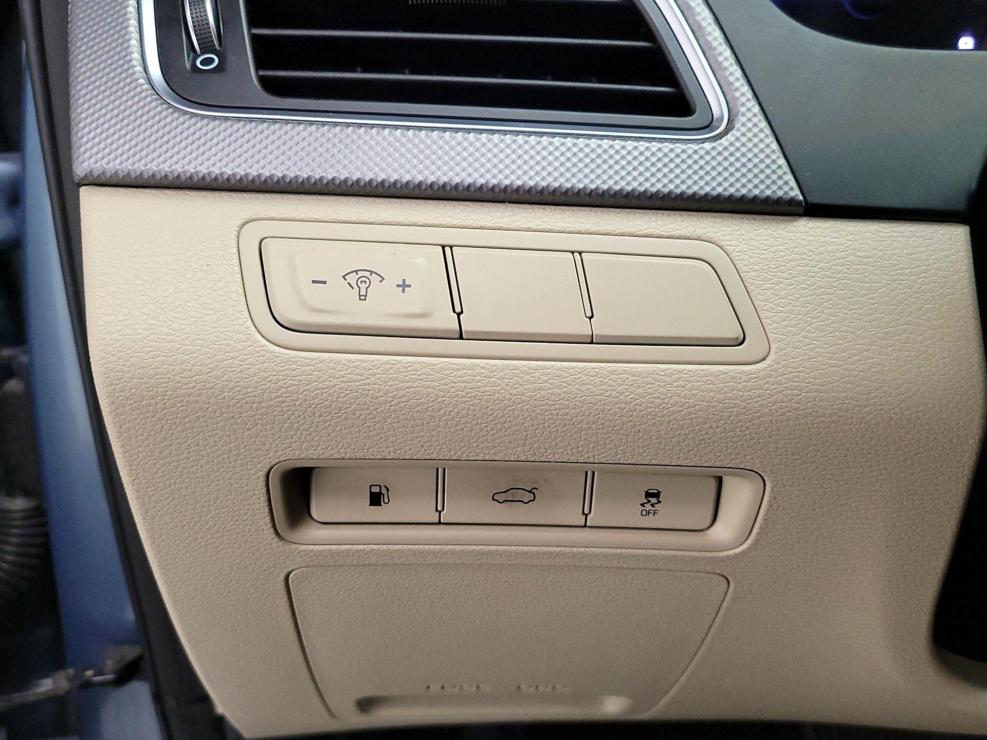 Thumbnail: 2015 Hyundai Sonata - 13