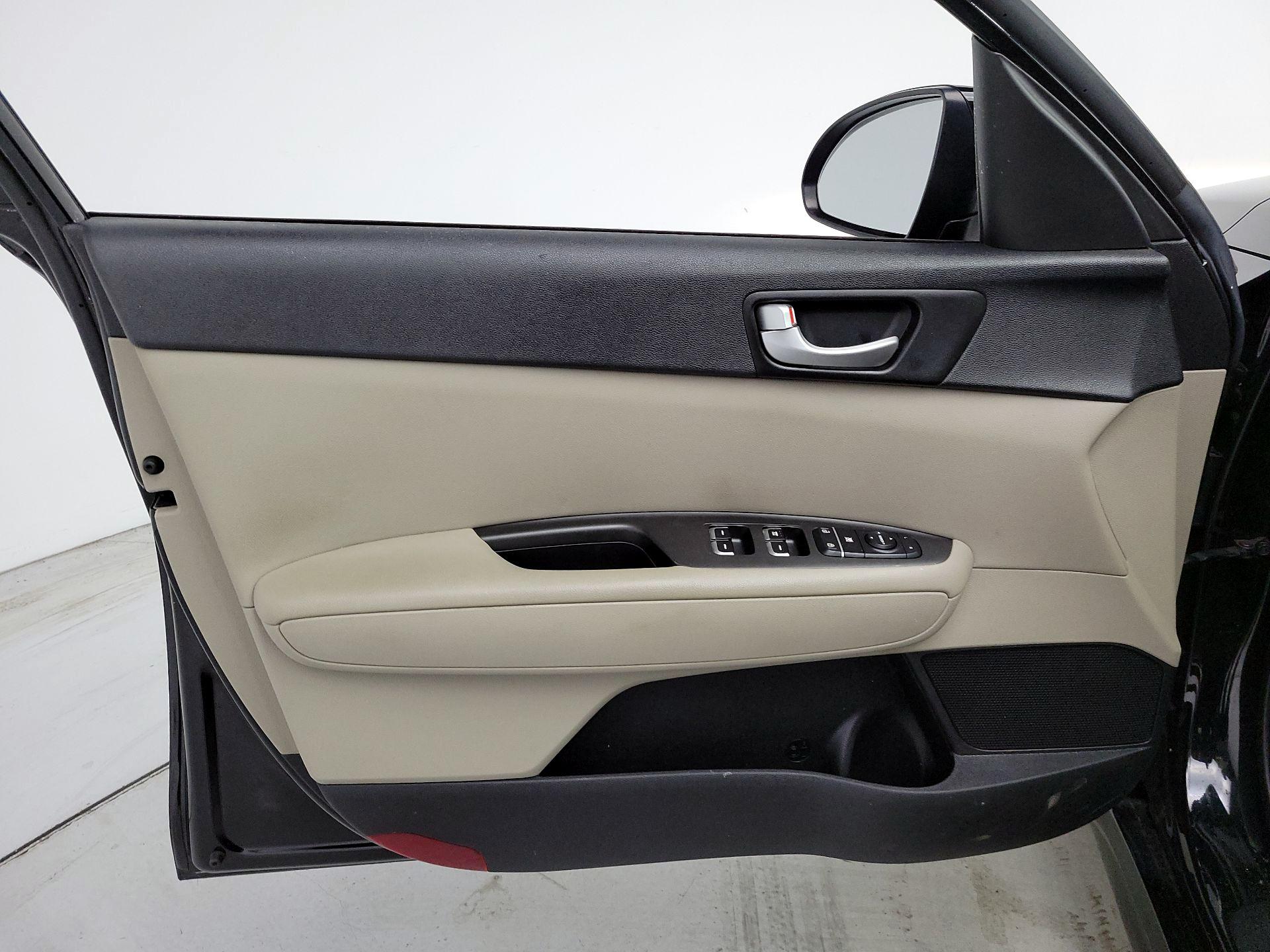 Thumbnail: 2016 Kia Optima - 12