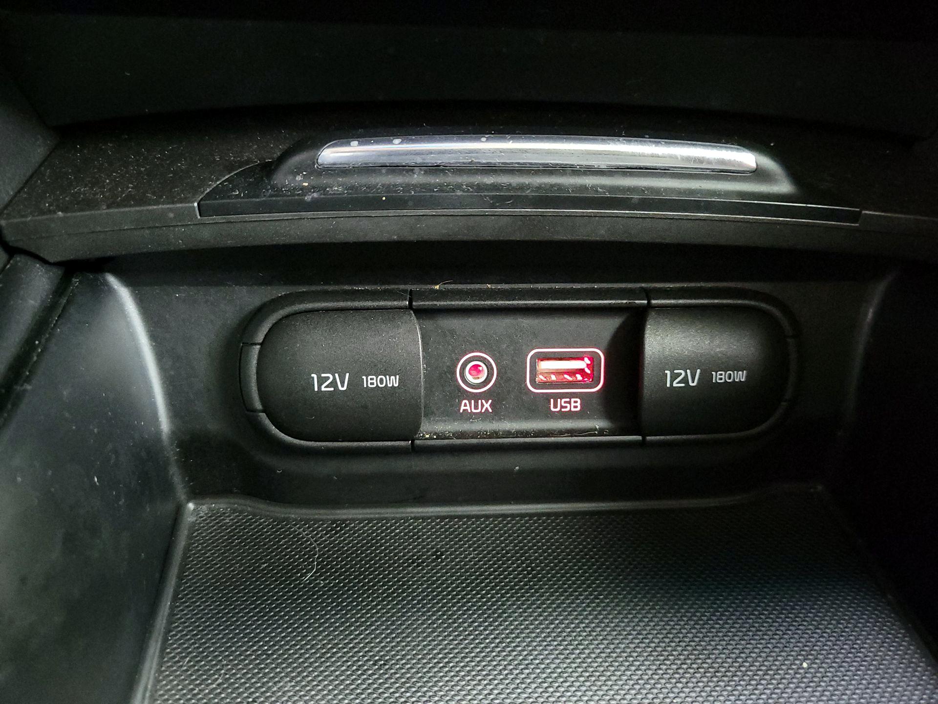 Thumbnail: 2016 Kia Optima - 18