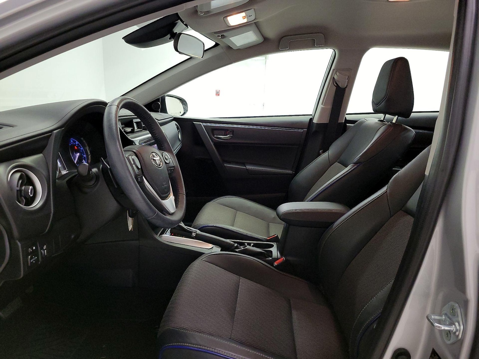 2017 Toyota Corolla SE - Photo 12