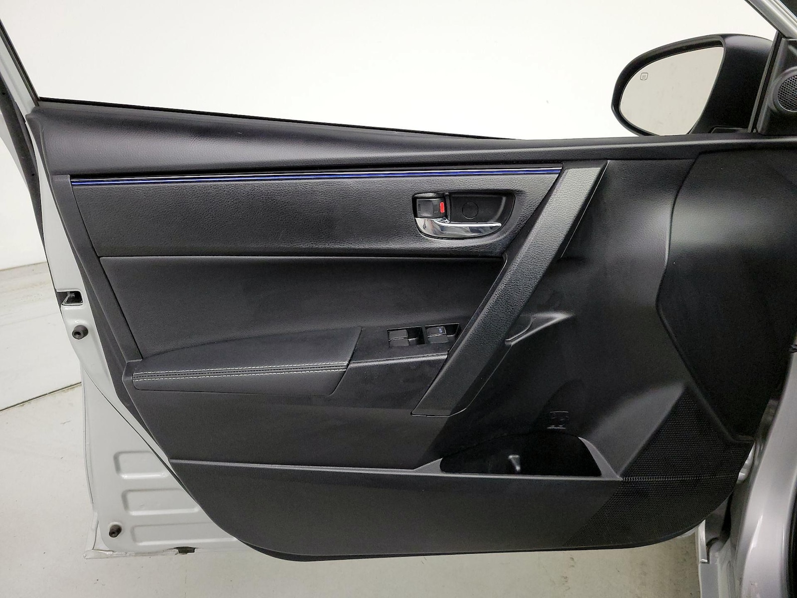 2017 Toyota Corolla SE - Photo 13