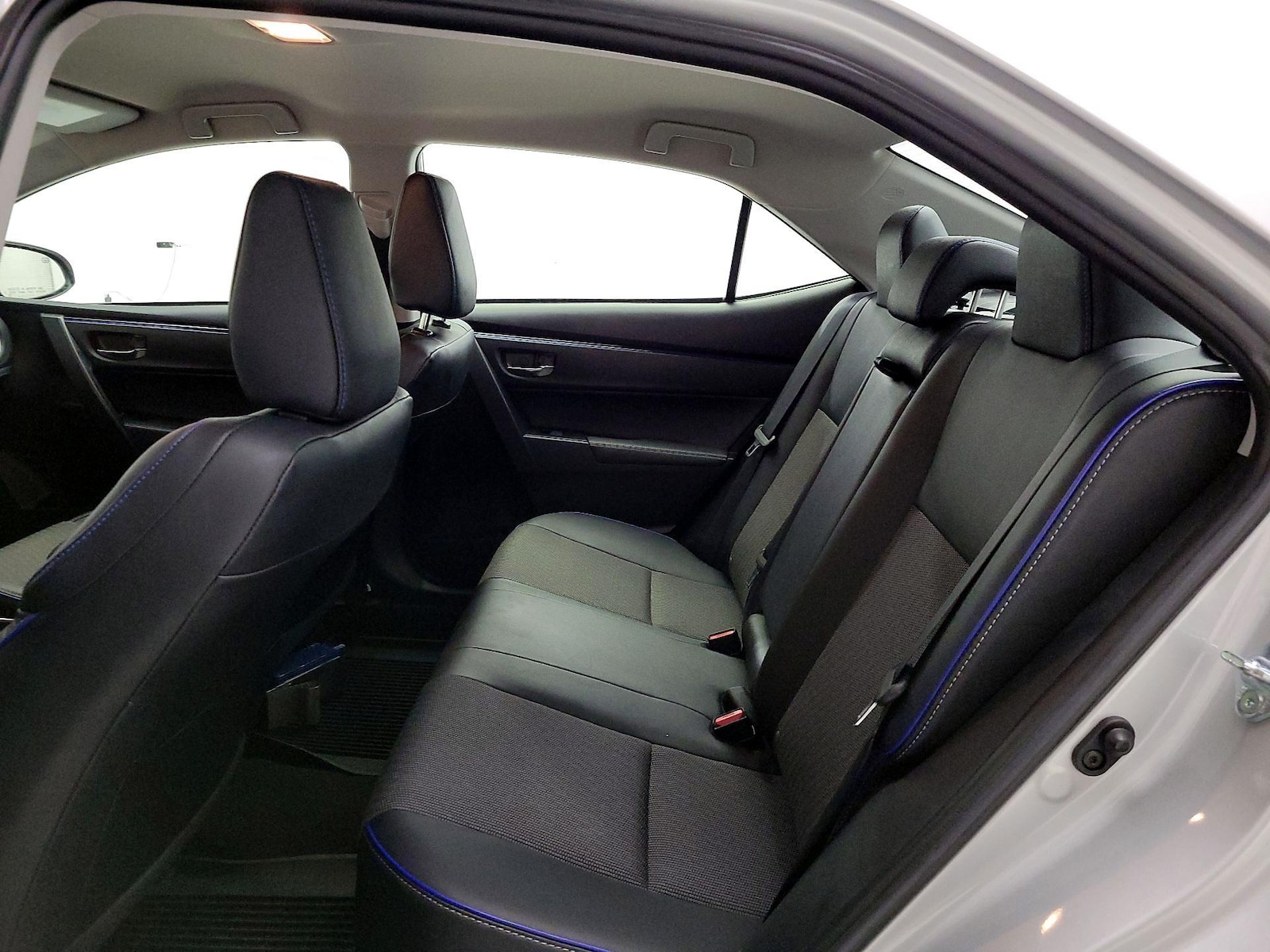 2017 Toyota Corolla SE - Photo 20
