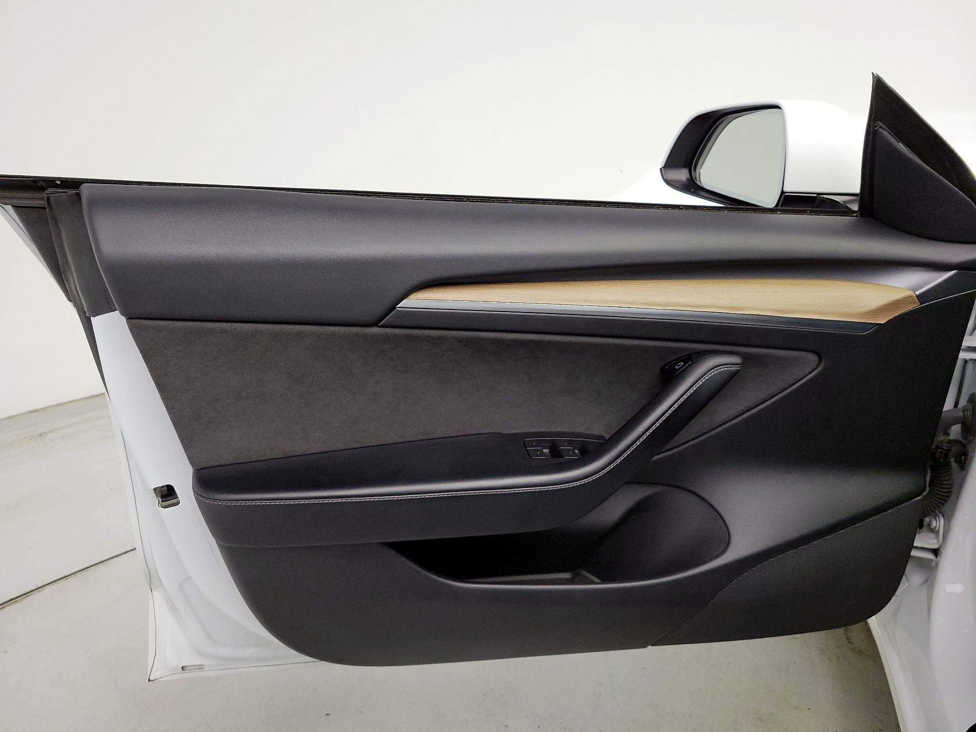 Thumbnail: 2021 Tesla Model 3 - 12