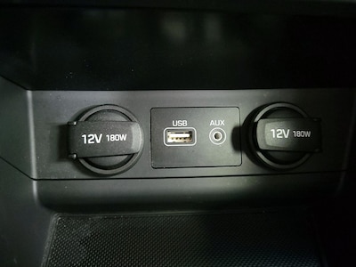 USB/AUX Ports