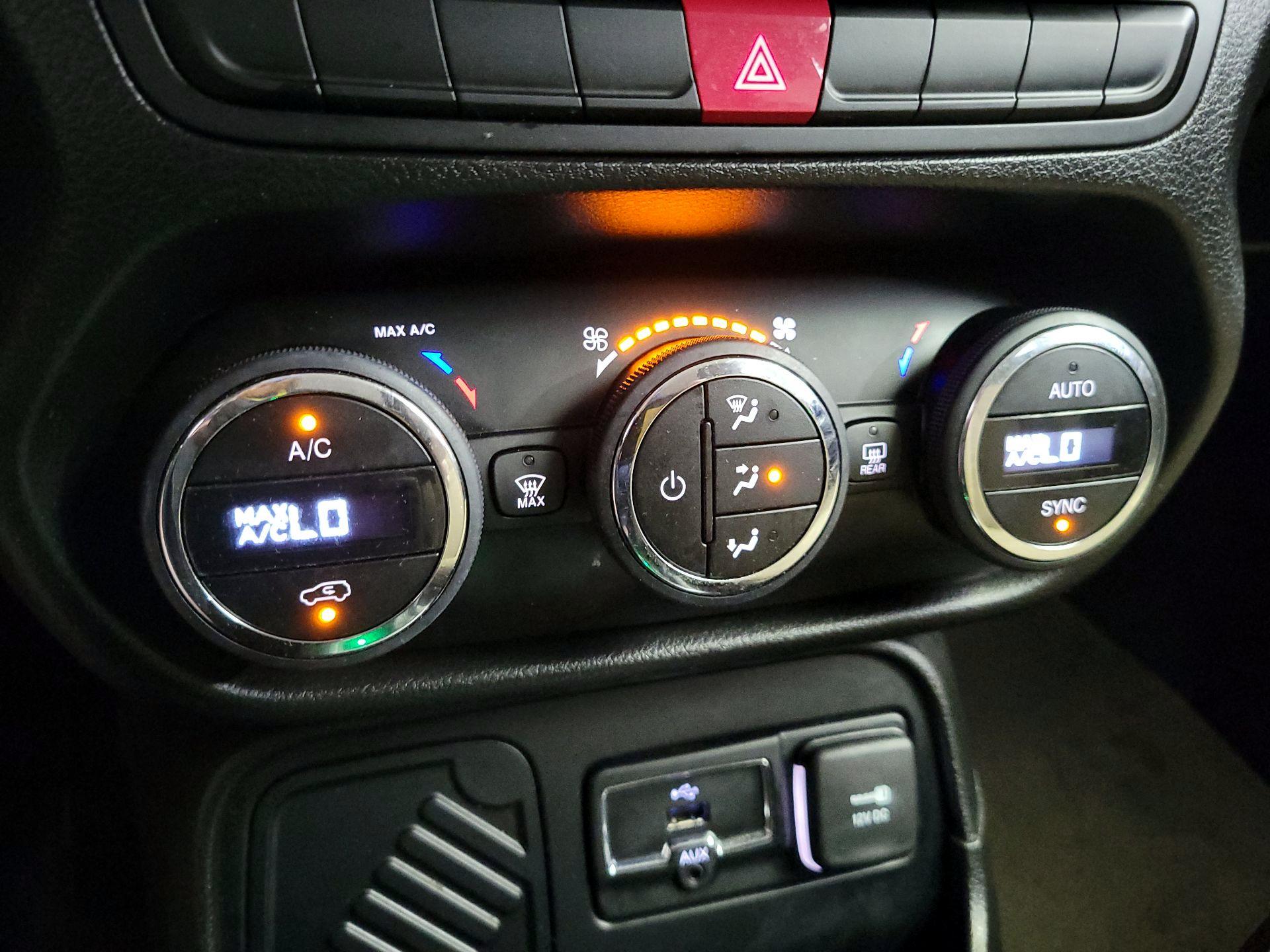 Thumbnail: 2015 Jeep Renegade - 16