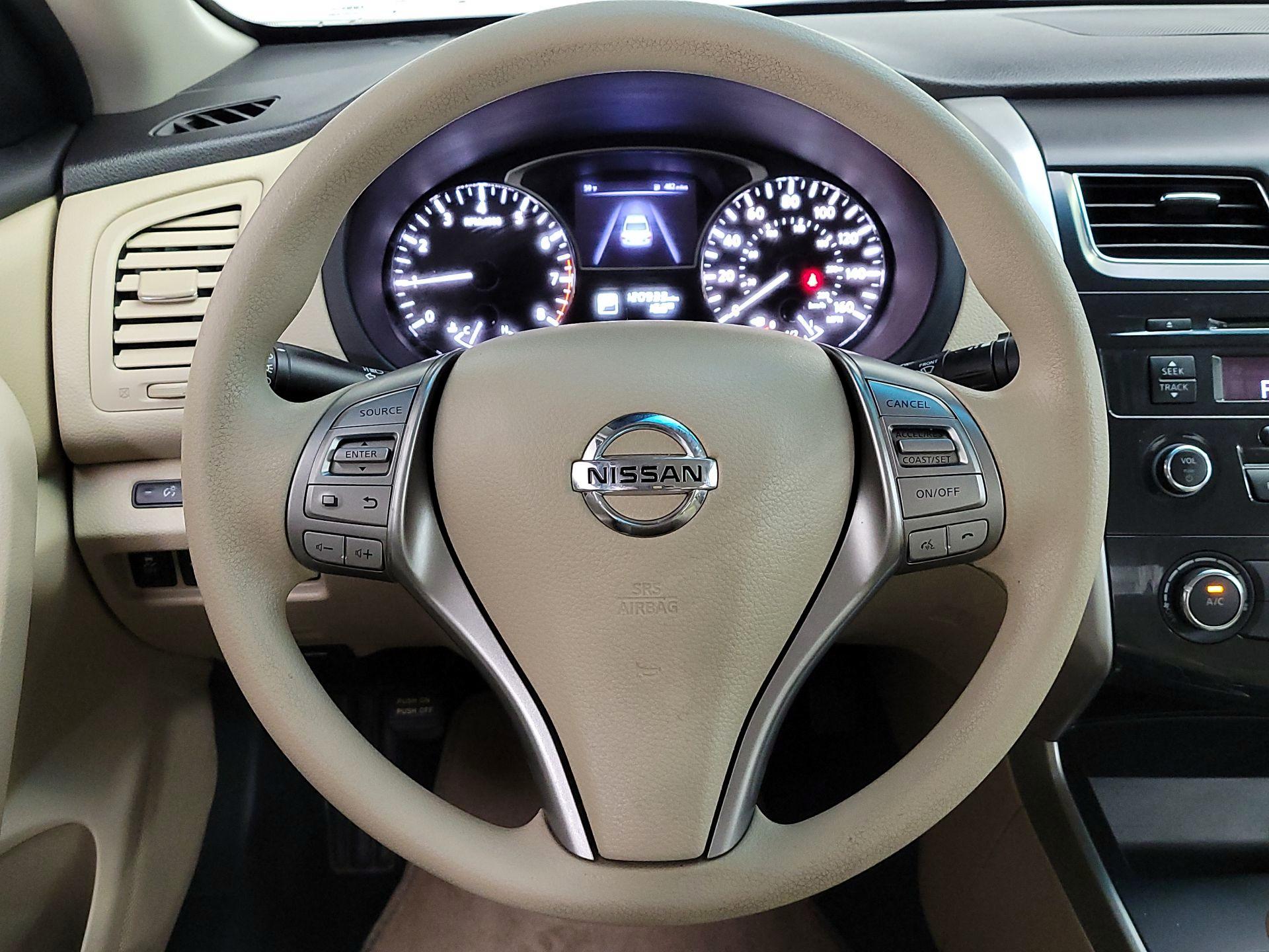 Thumbnail: 2015 Nissan Altima - 10