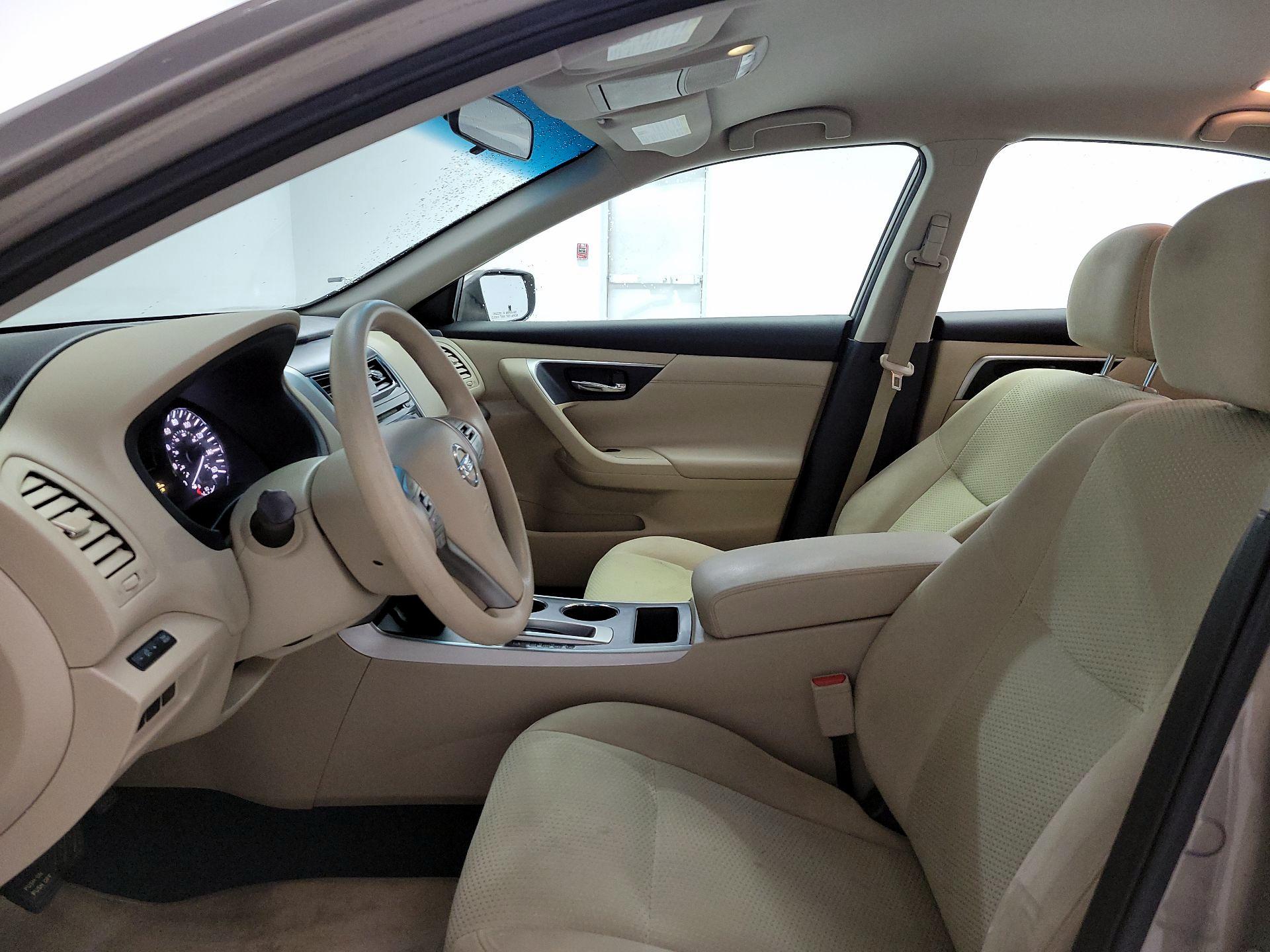 Thumbnail: 2015 Nissan Altima - 11
