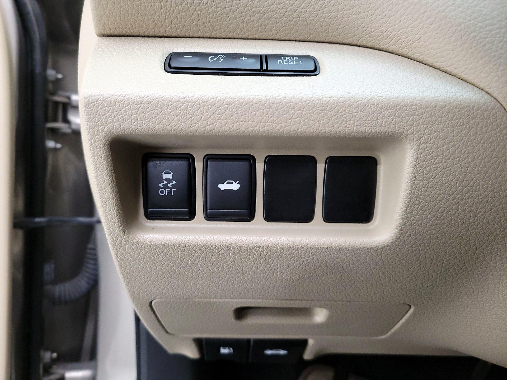 Thumbnail: 2015 Nissan Altima - 13