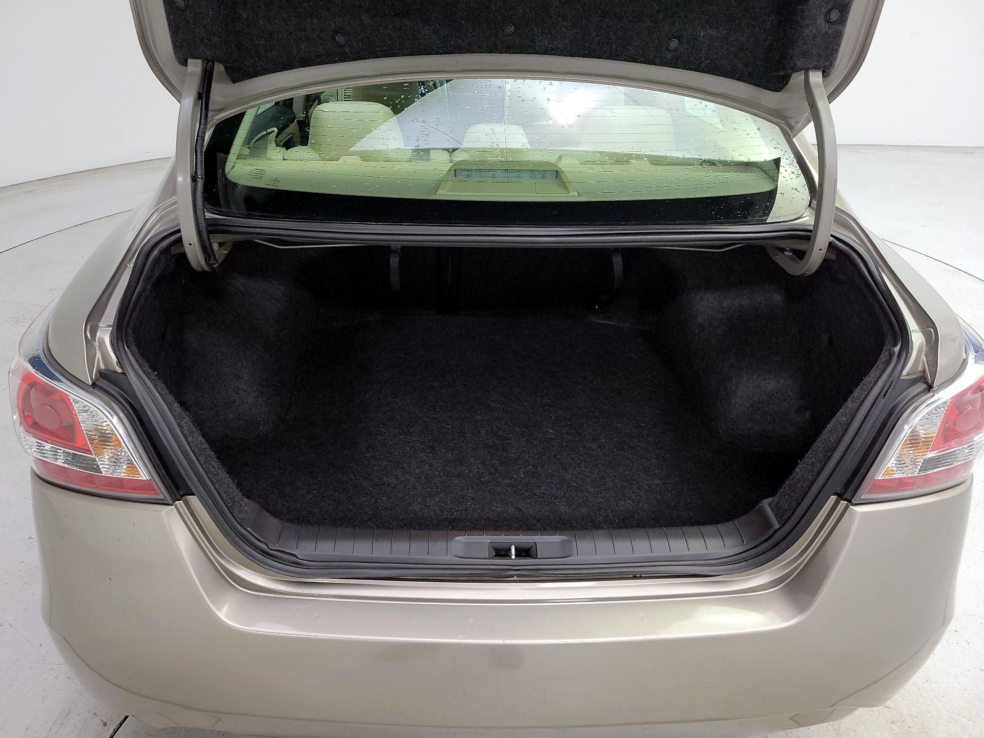 Thumbnail: 2015 Nissan Altima - 20