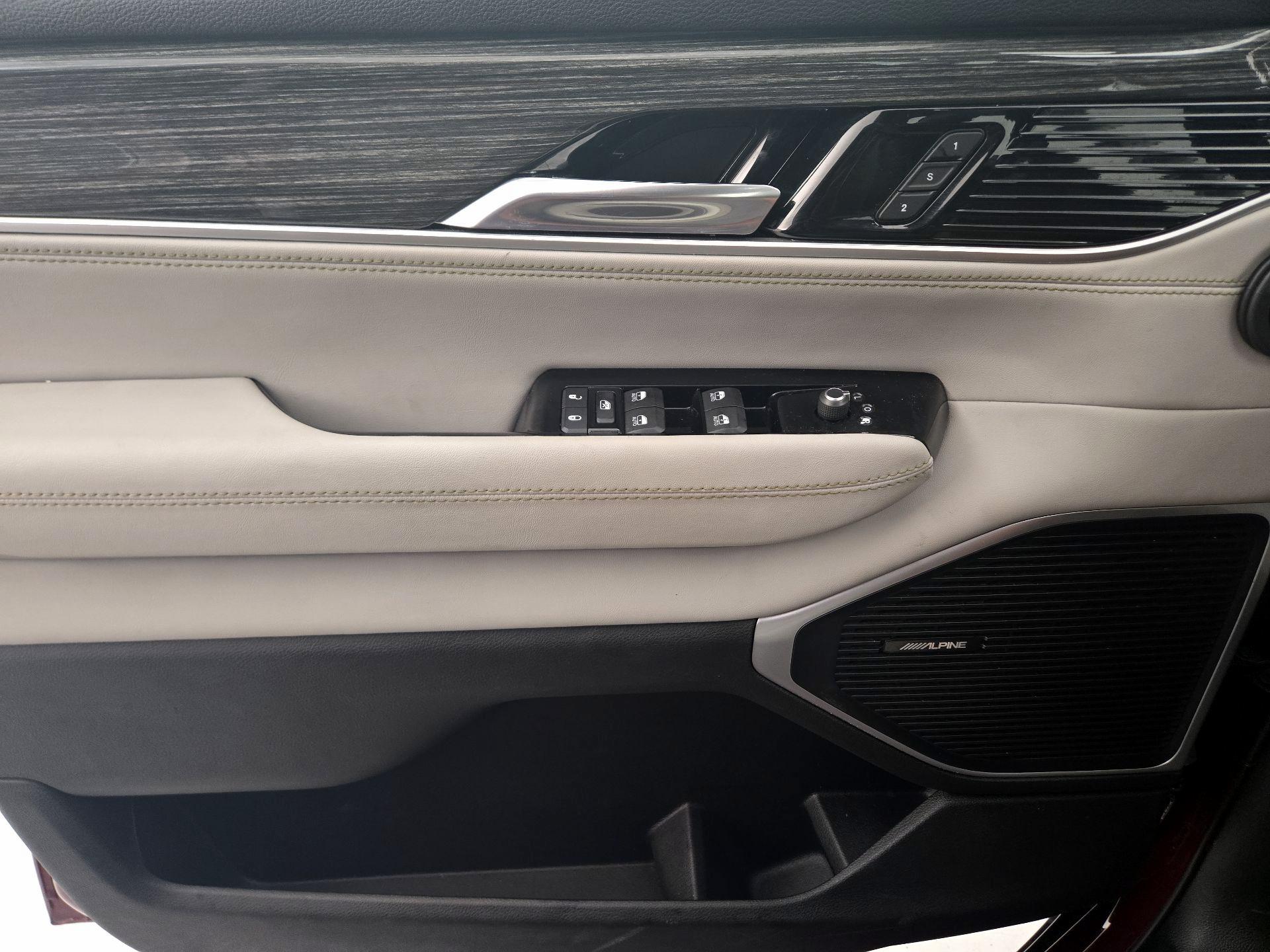 Thumbnail: 2022 Jeep Wagoneer - 12