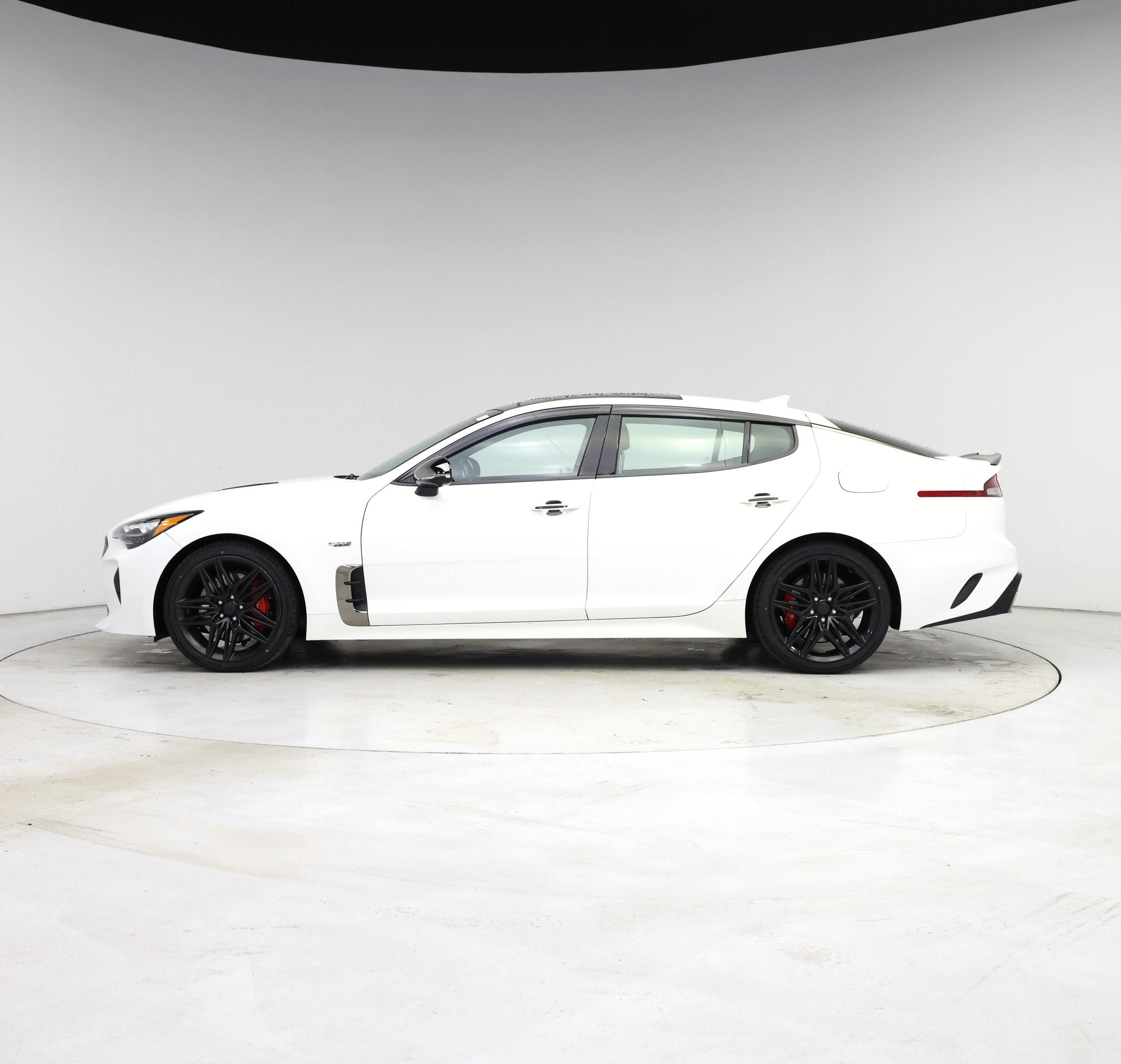 Thumbnail: 2022 Kia Stinger - 3