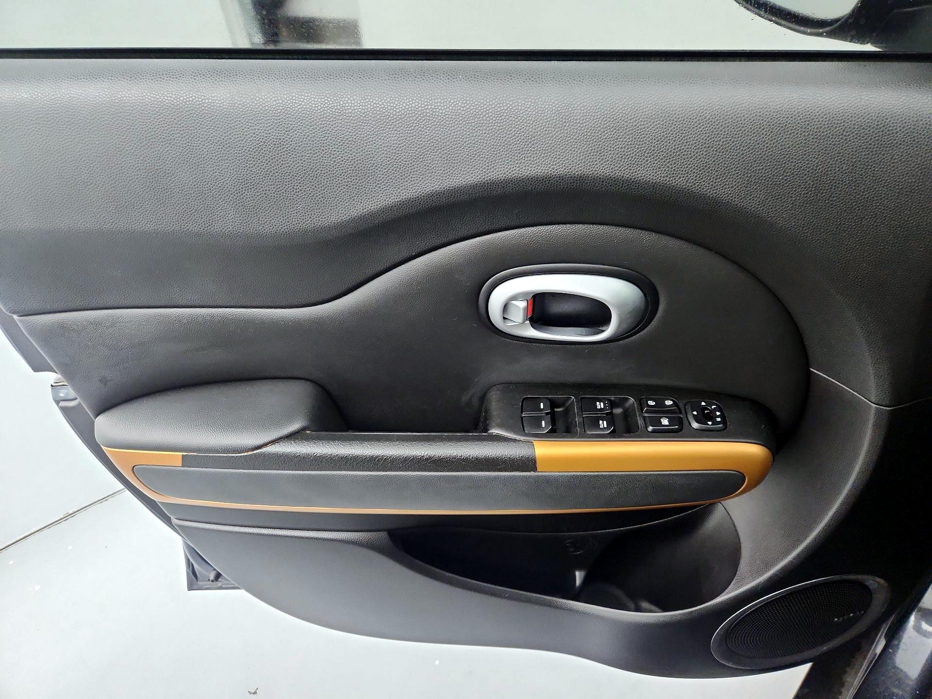 Thumbnail: 2015 Kia Soul - 12