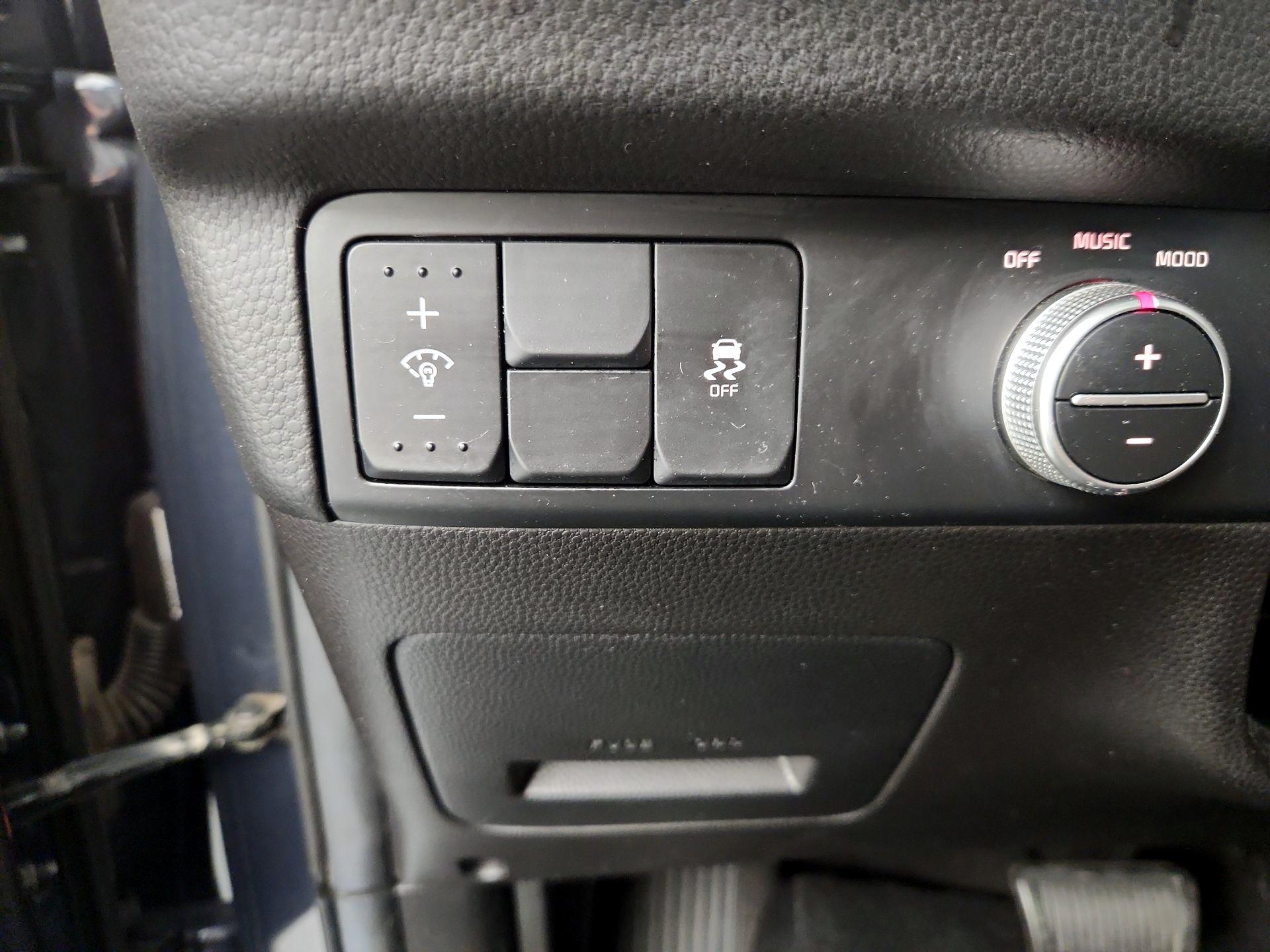 Thumbnail: 2015 Kia Soul - 13