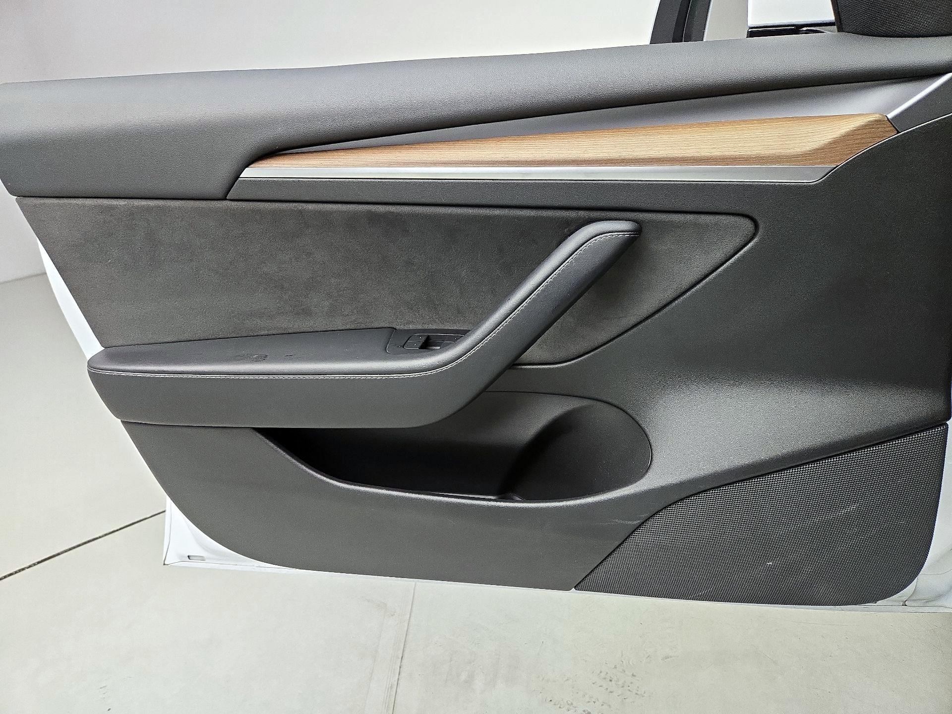 Thumbnail: 2022 Tesla Model 3 - 12