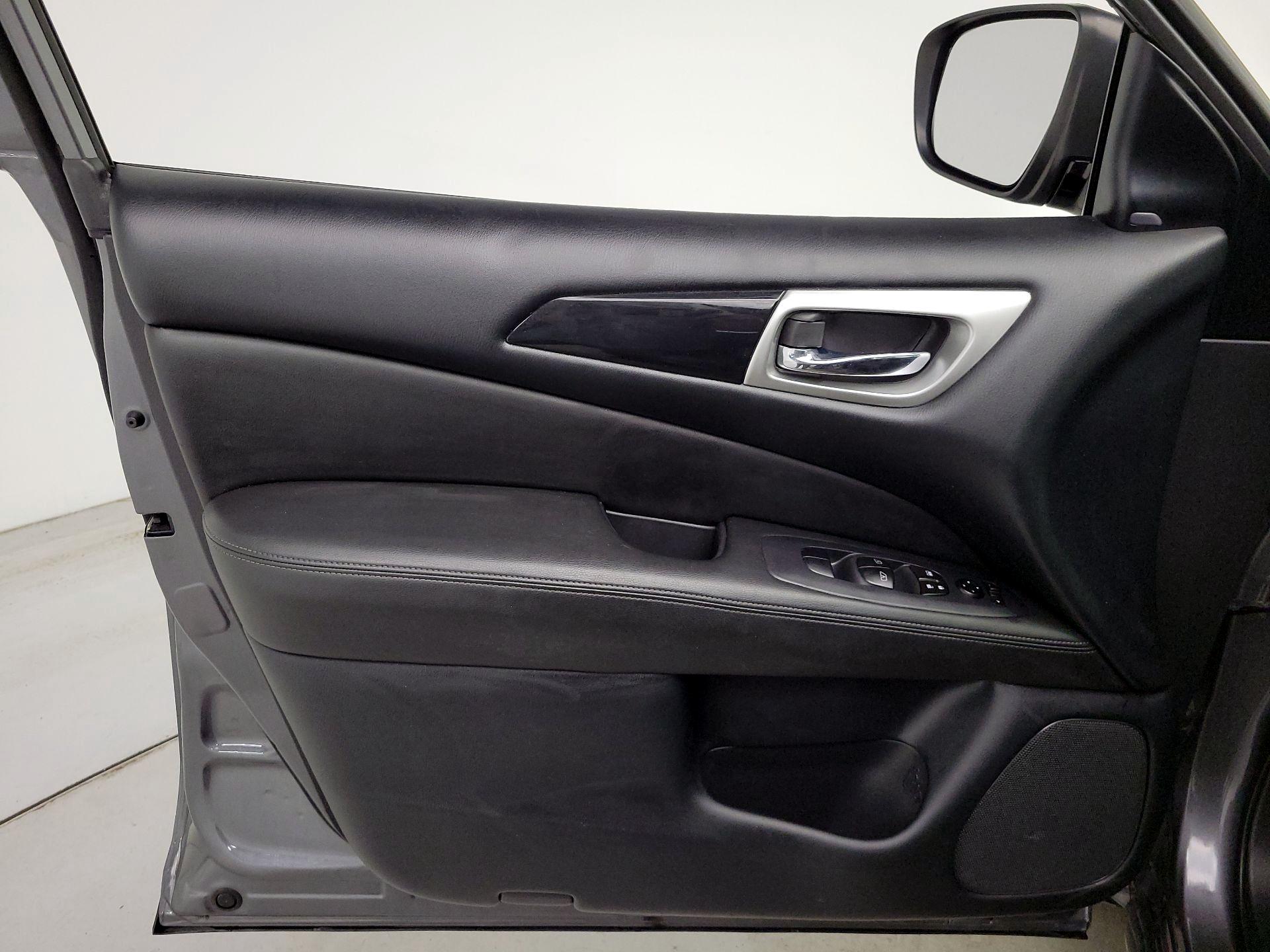 Thumbnail: 2020 Nissan Pathfinder - 12
