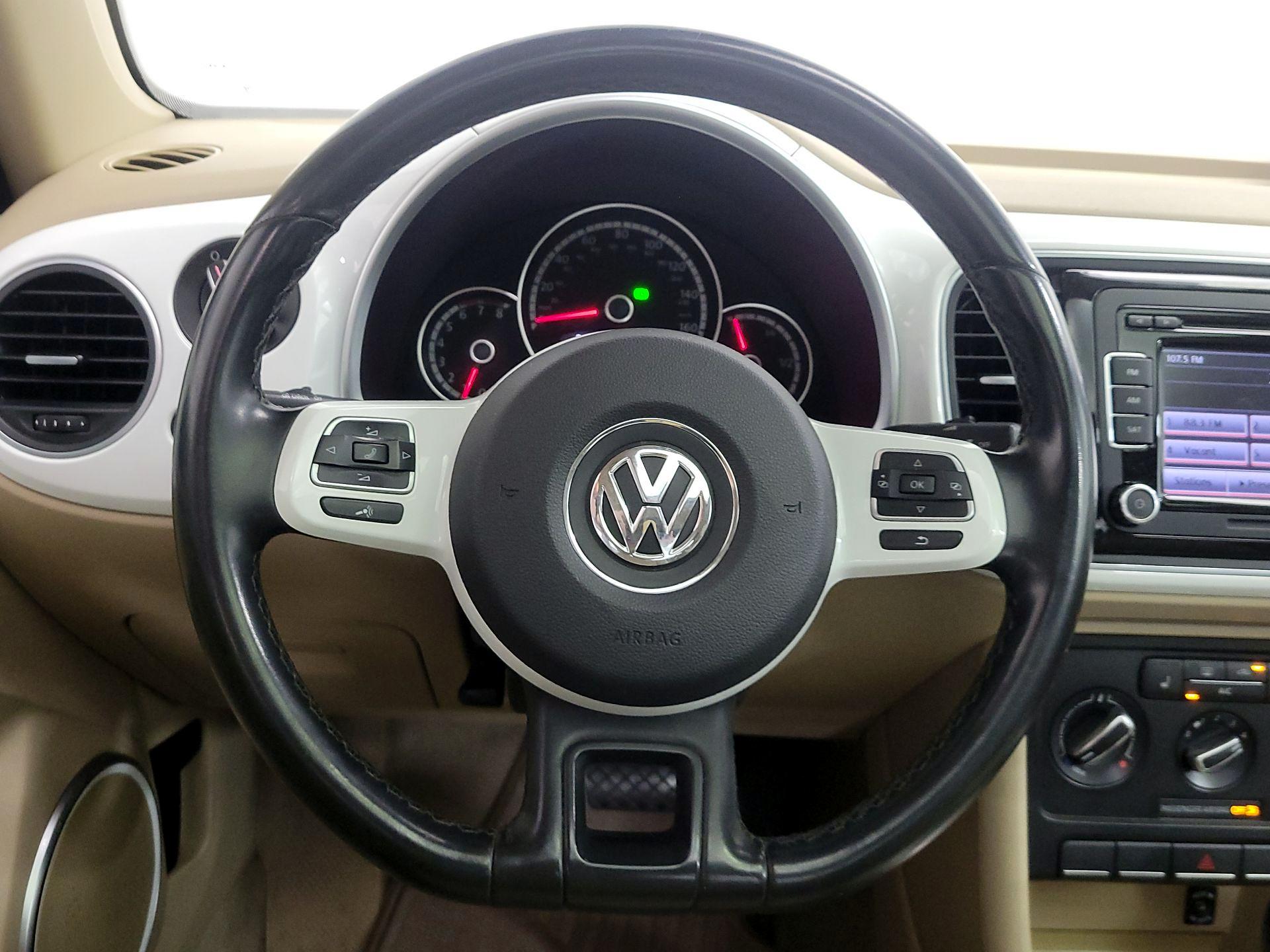 Thumbnail: 2014 Volkswagen Beetle - 10