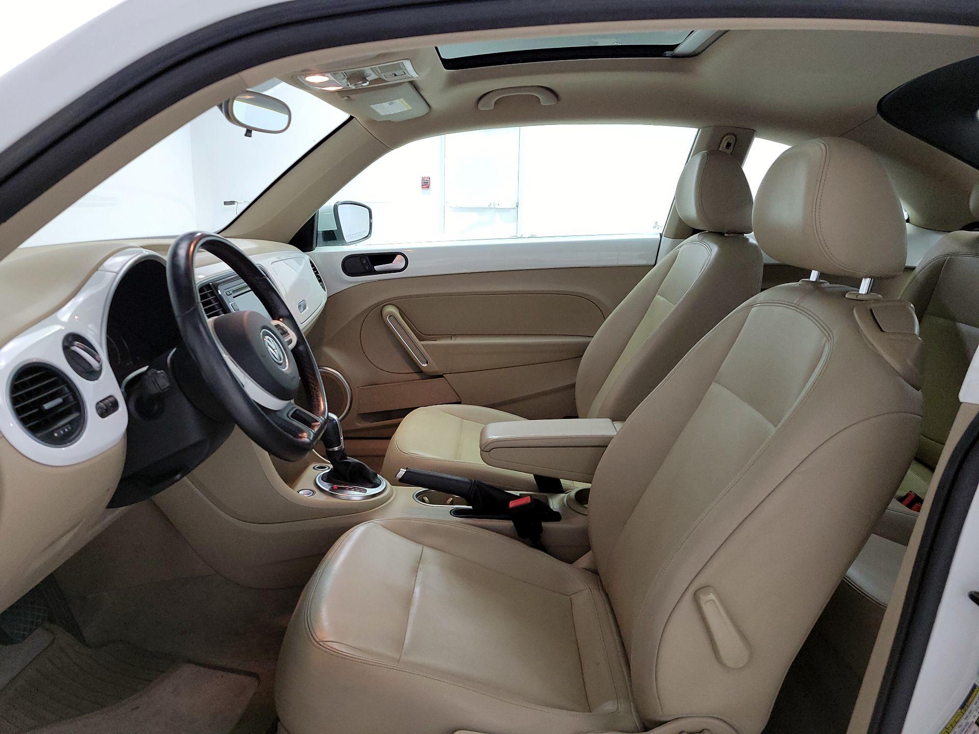 Thumbnail: 2014 Volkswagen Beetle - 11
